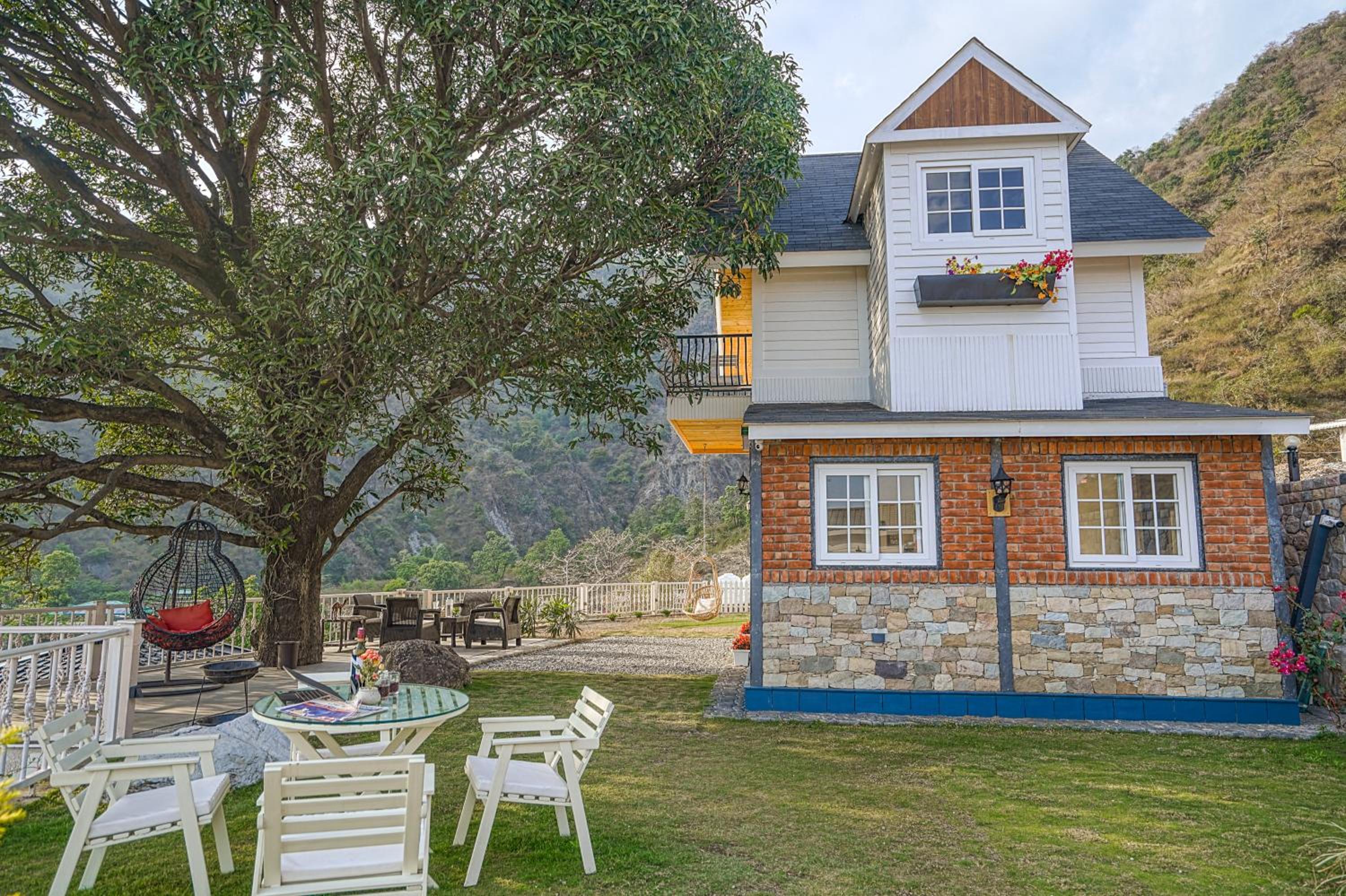 SaffronStays Woodpeckers Perch Villa, Dehradun