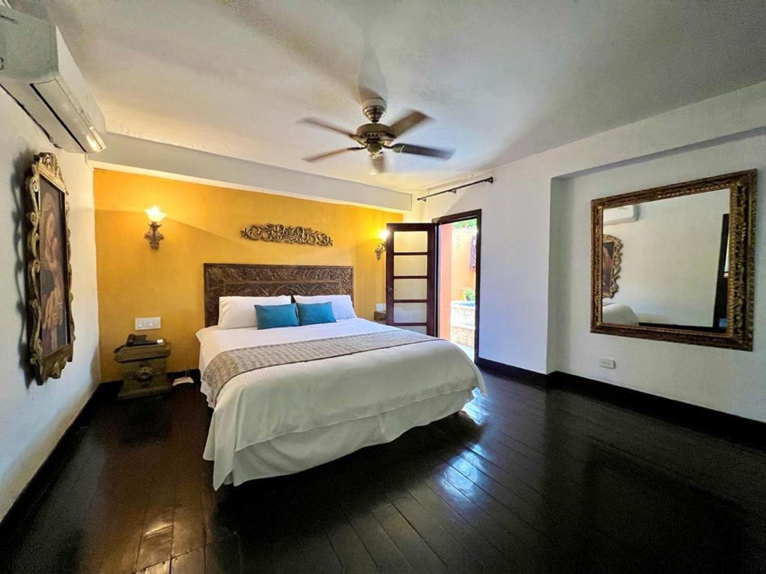 8aps-4 Luxury house in the historic center with pool Air conditioning and WIFI