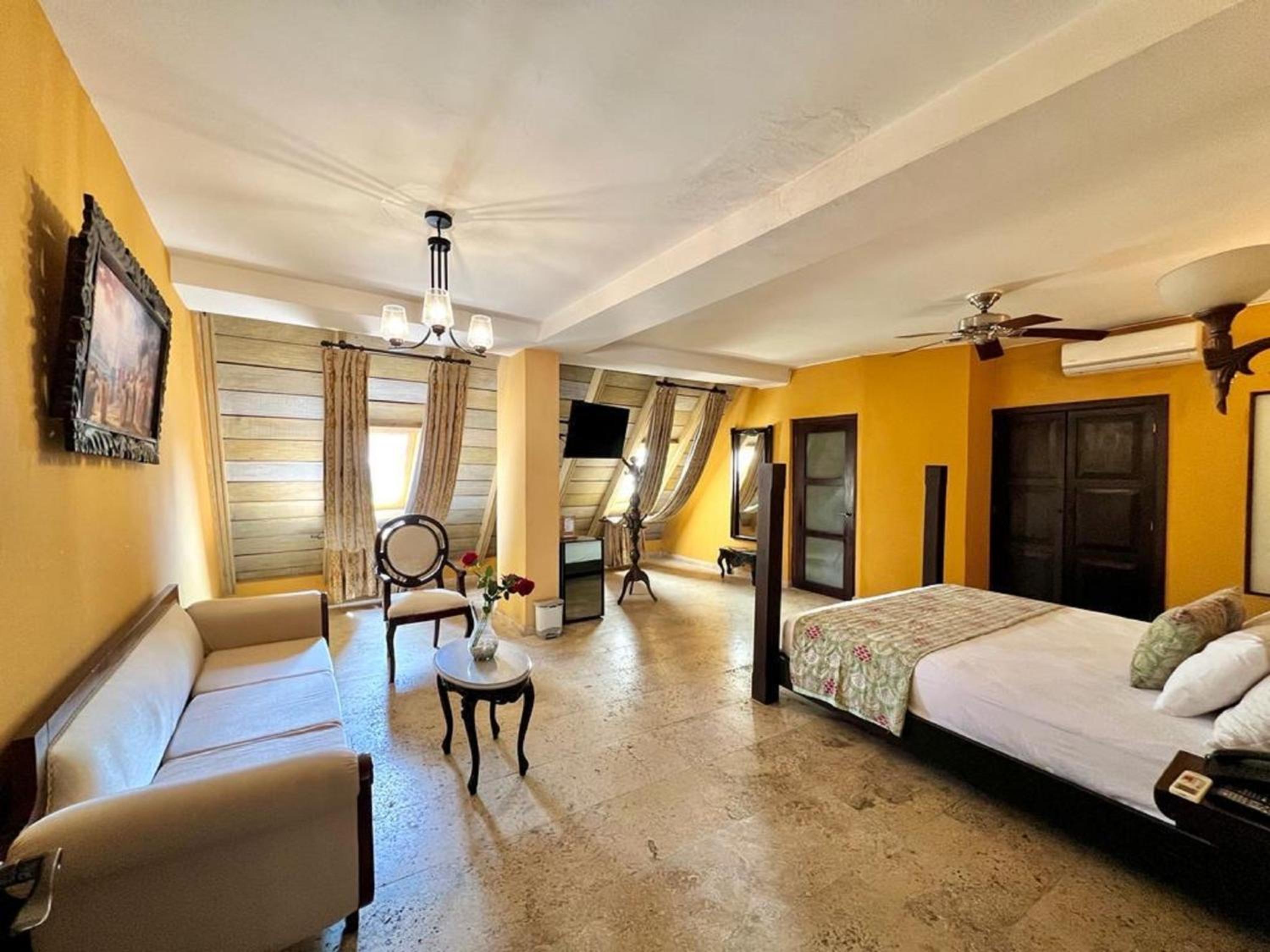 8aps-4 Luxury house in the historic center with pool Air conditioning and WIFI