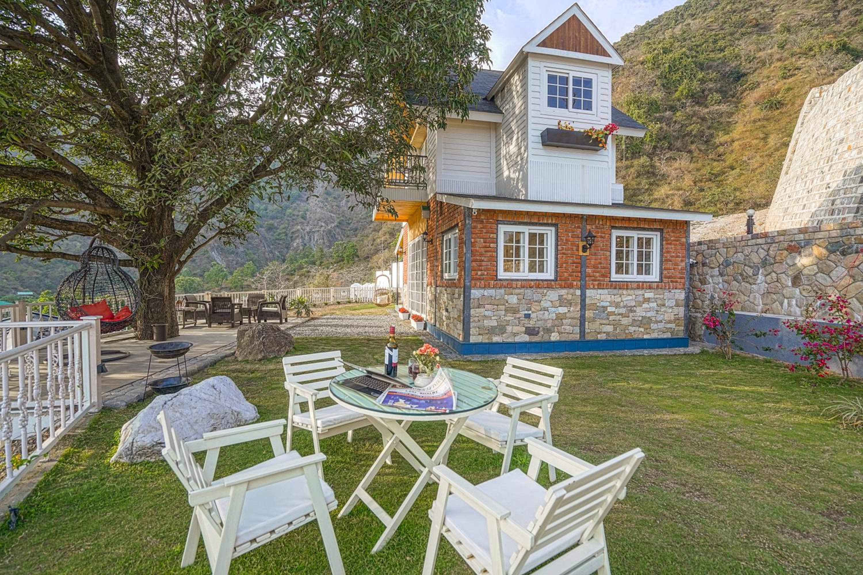 SaffronStays Woodpeckers Perch Villa, Dehradun