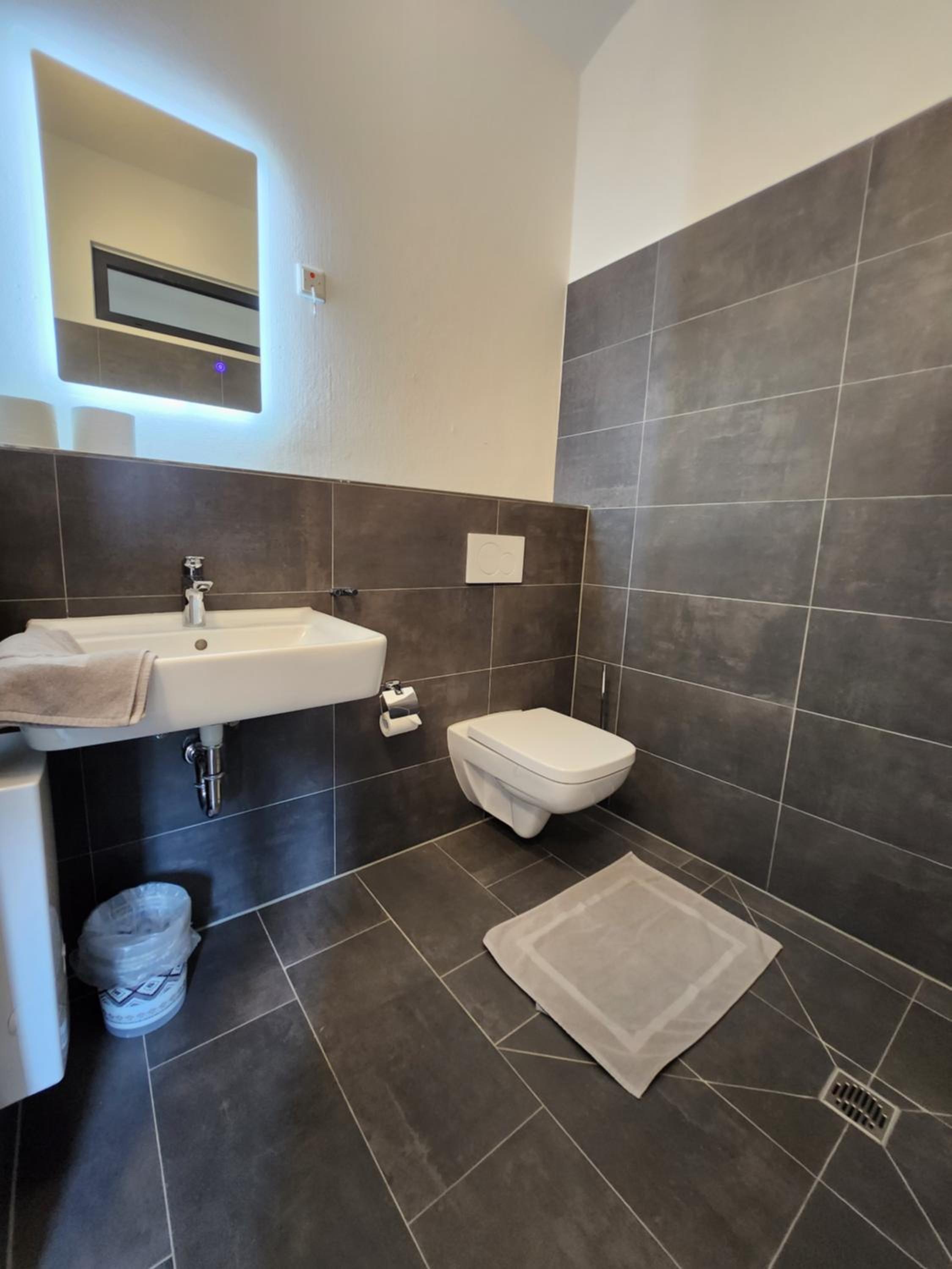 BIELEFELD CITY APARTMENTS - komfortable Einzelzimmer und Doppelzimmer - moderne Badezimmer, schnelles WLAN, Self-Check-In