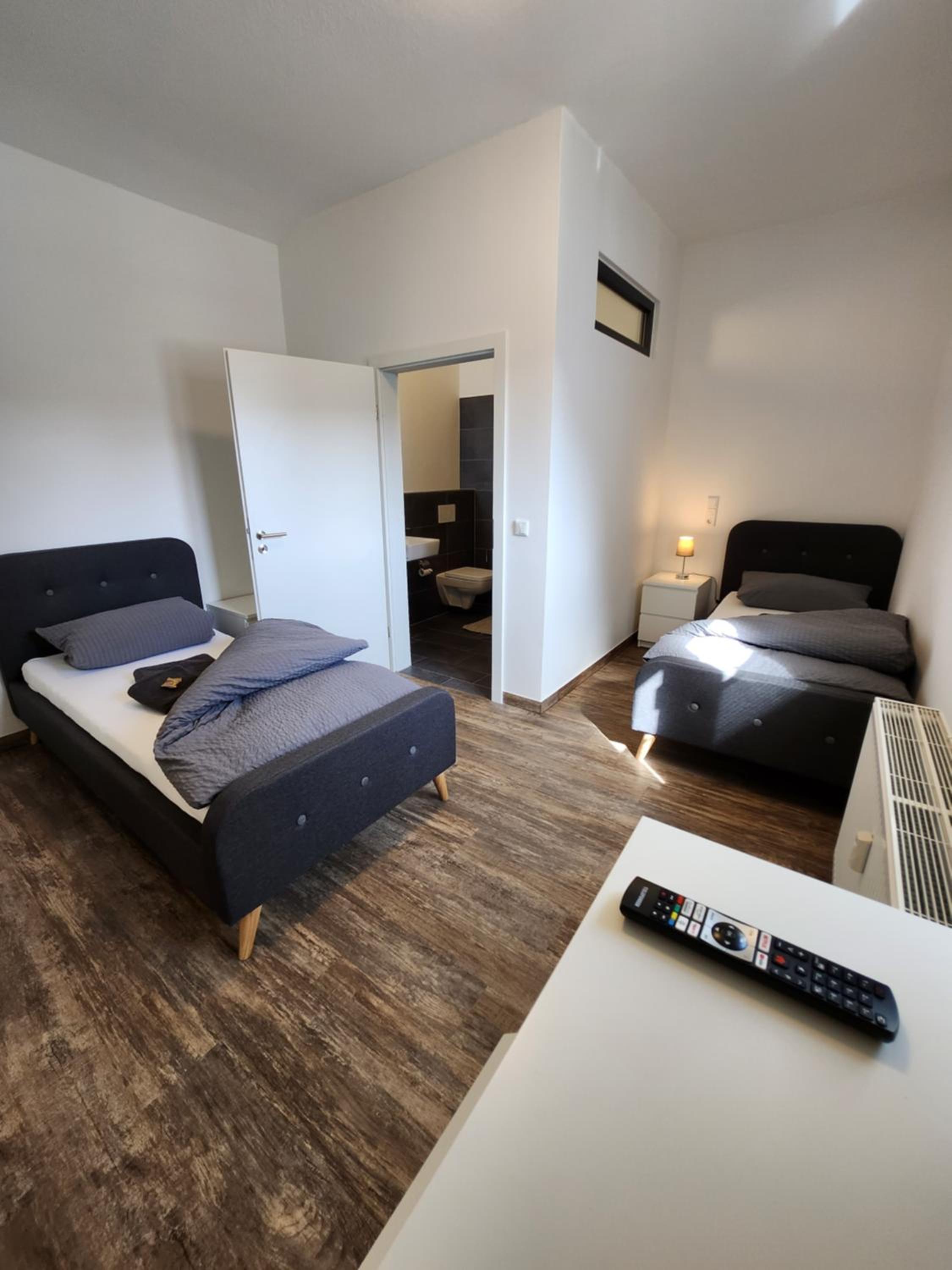 BIELEFELD CITY APARTMENTS - komfortable Einzelzimmer und Doppelzimmer - moderne Badezimmer, schnelles WLAN, Self-Check-In