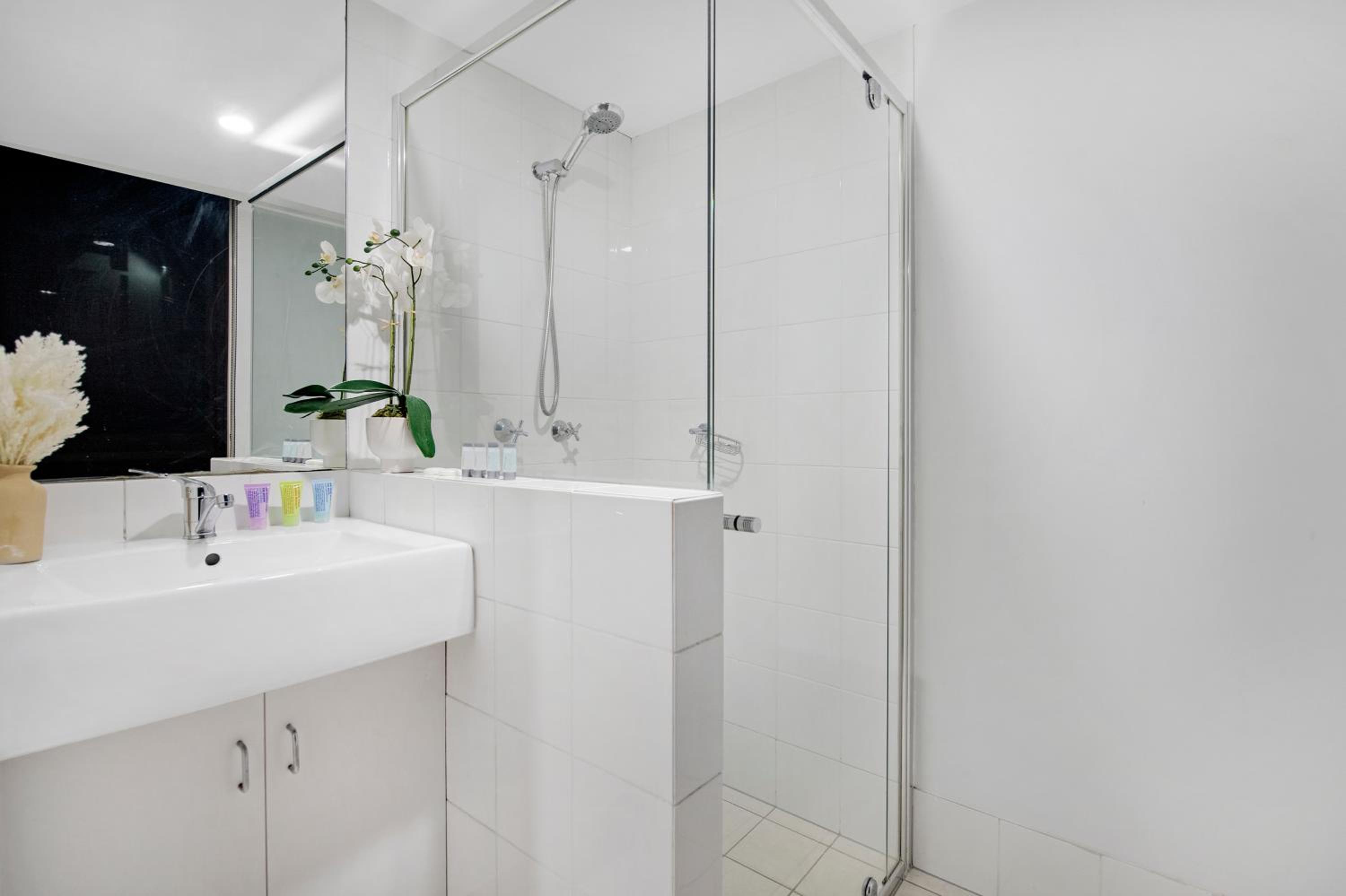 Chevron Renaissance Apartments - Hosted by Wow Stay
