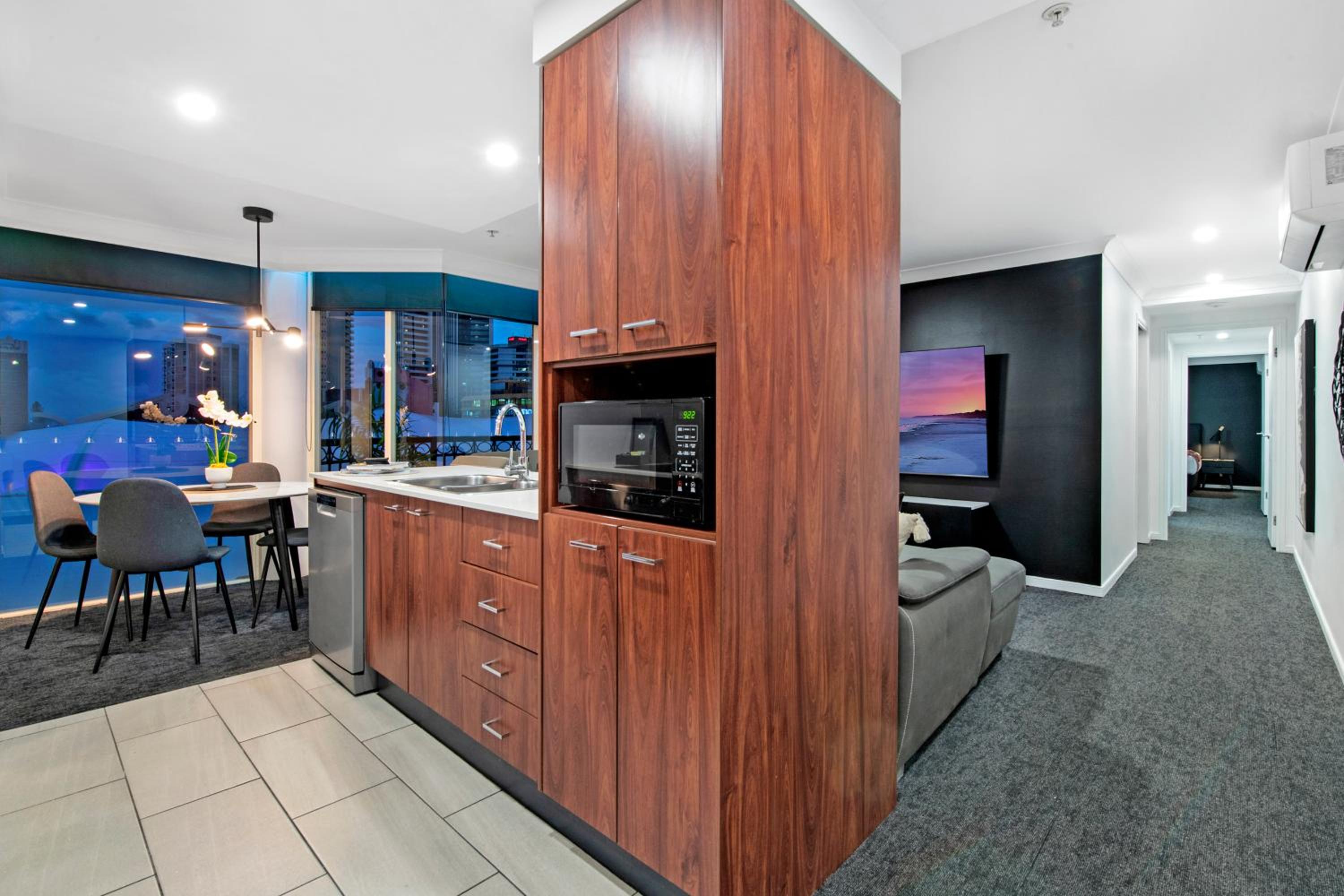 Chevron Renaissance Apartments - Hosted by Wow Stay