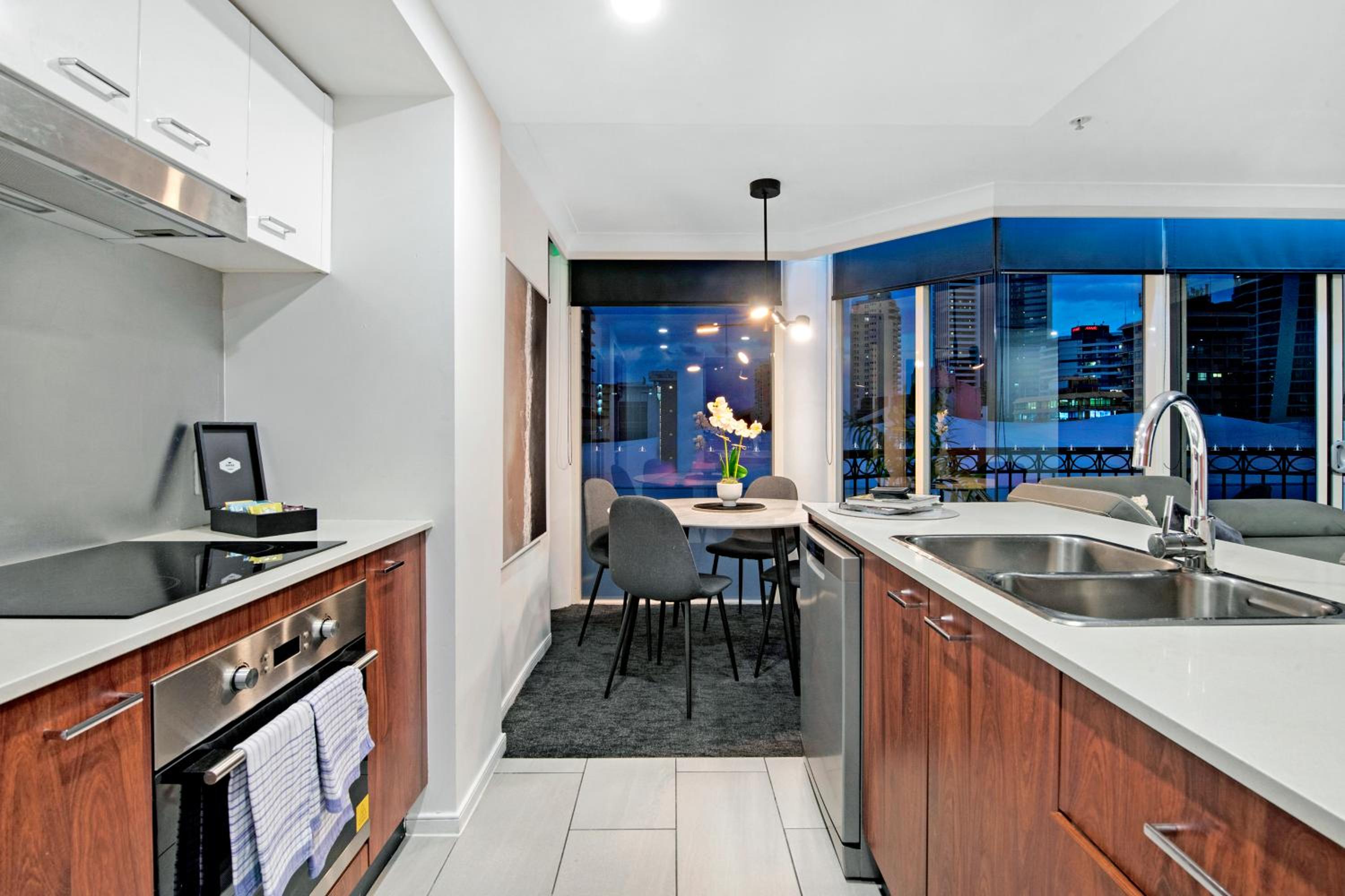 Chevron Renaissance Apartments - Hosted by Wow Stay