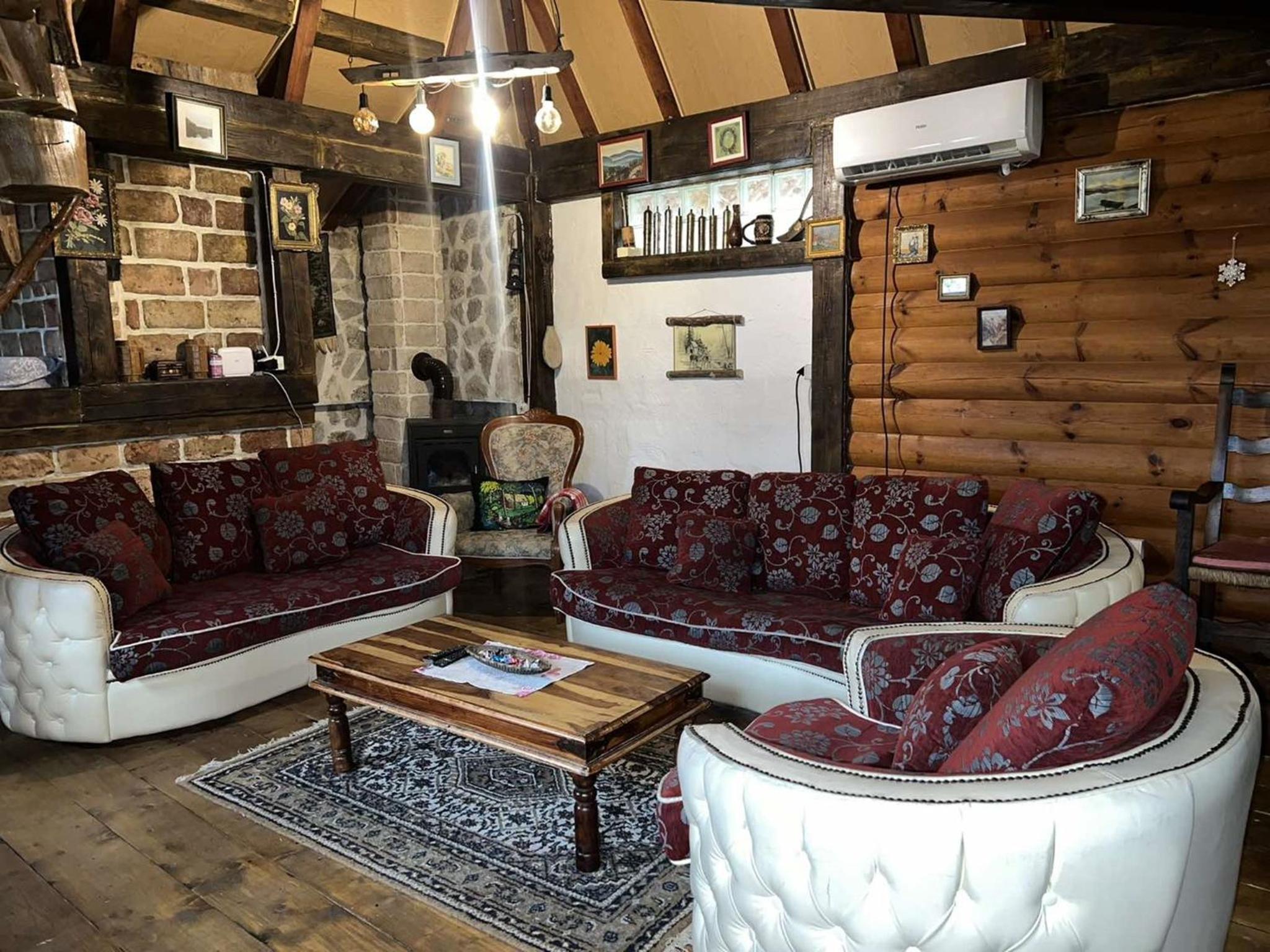 Chalet Etno Oaza near Airport