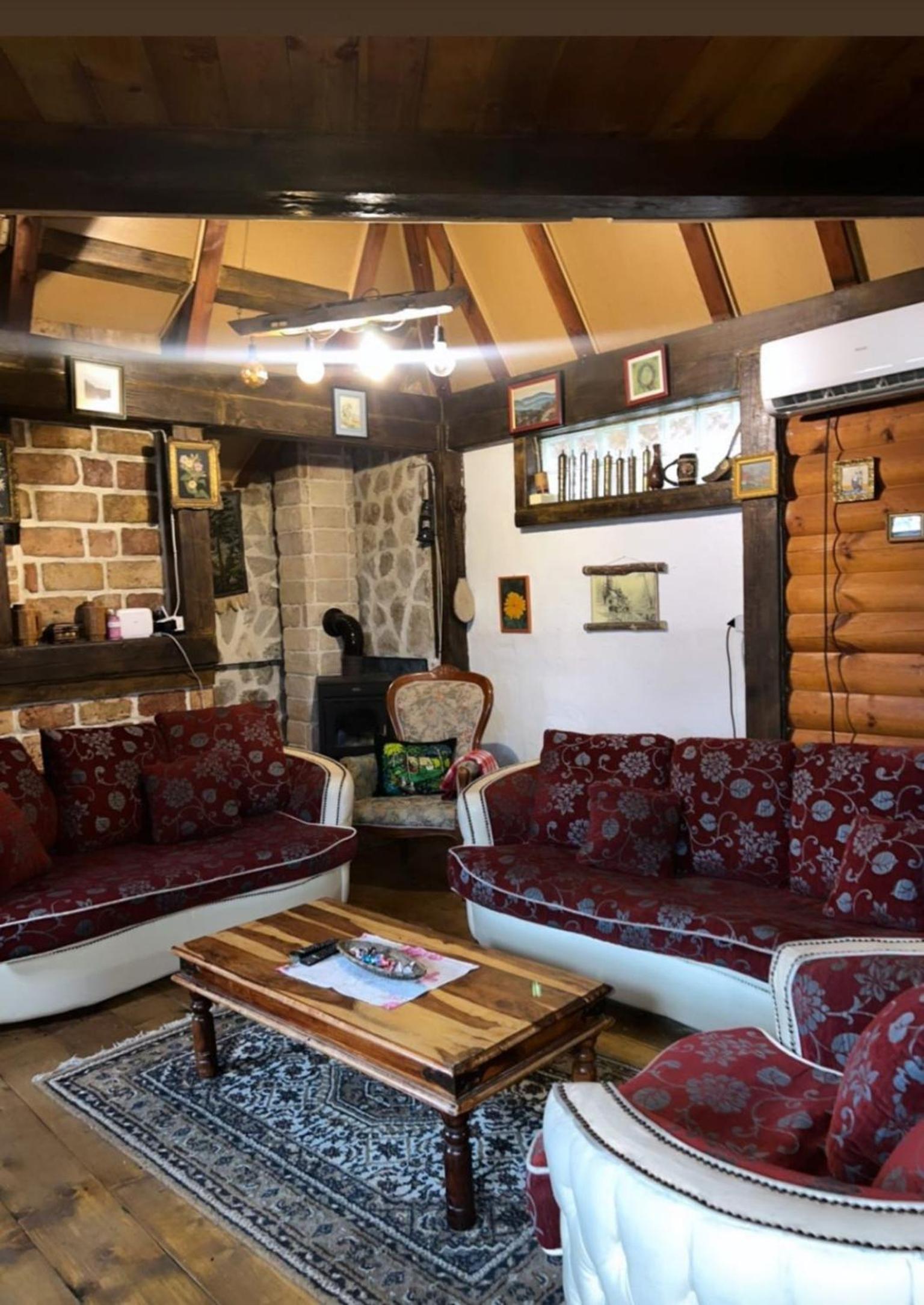 Chalet Etno Oaza near Airport