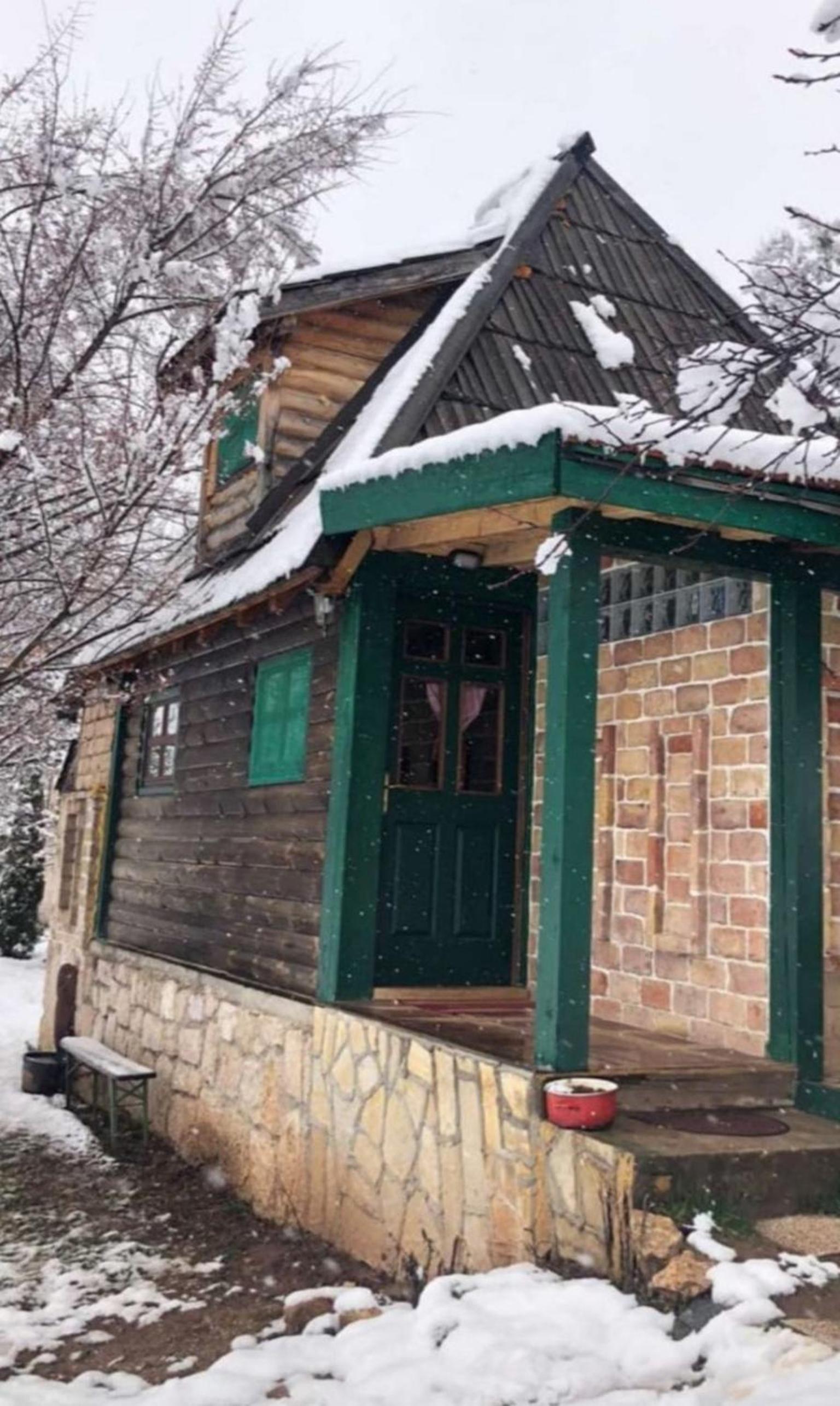 Chalet Etno Oaza near Airport