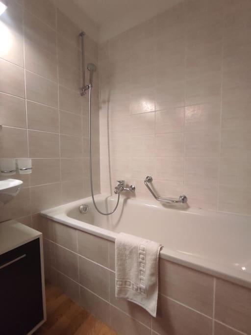 Family friendly 2-Bedroom near Golf & Ski slopes