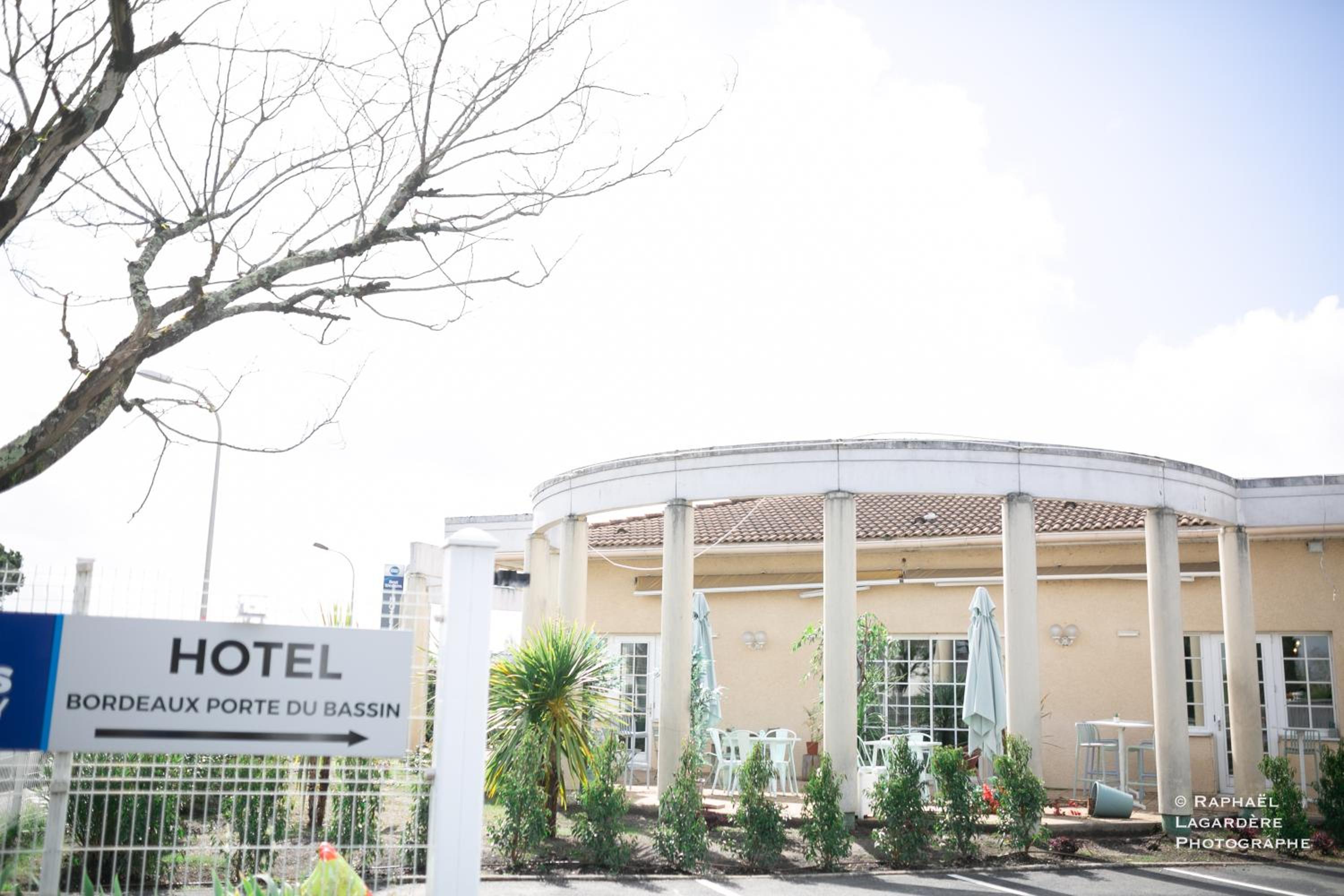 Hotel The Originals City Hôtel Bordeaux Porte du Bassin - Image 1