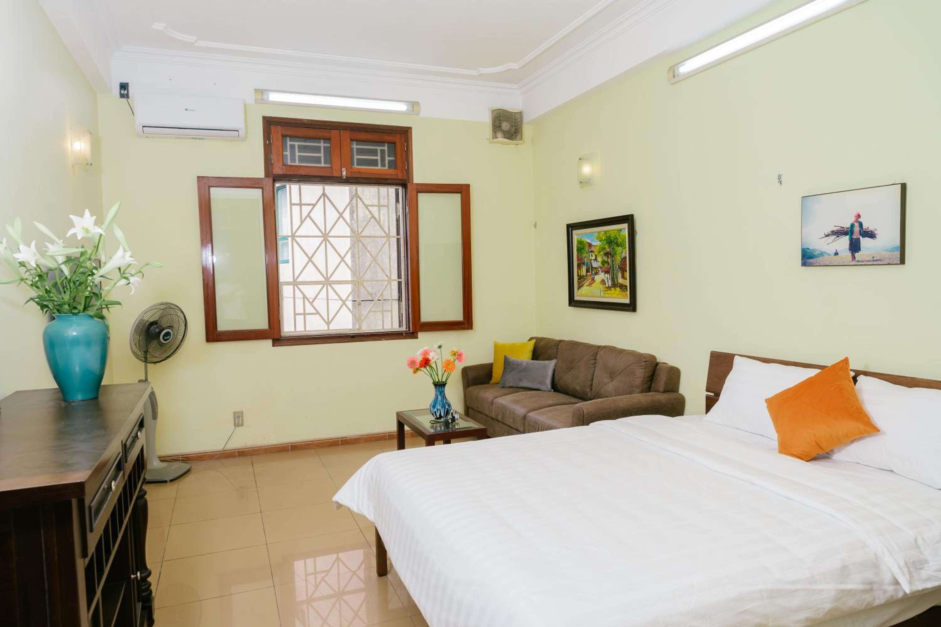 Hola House Hanoi