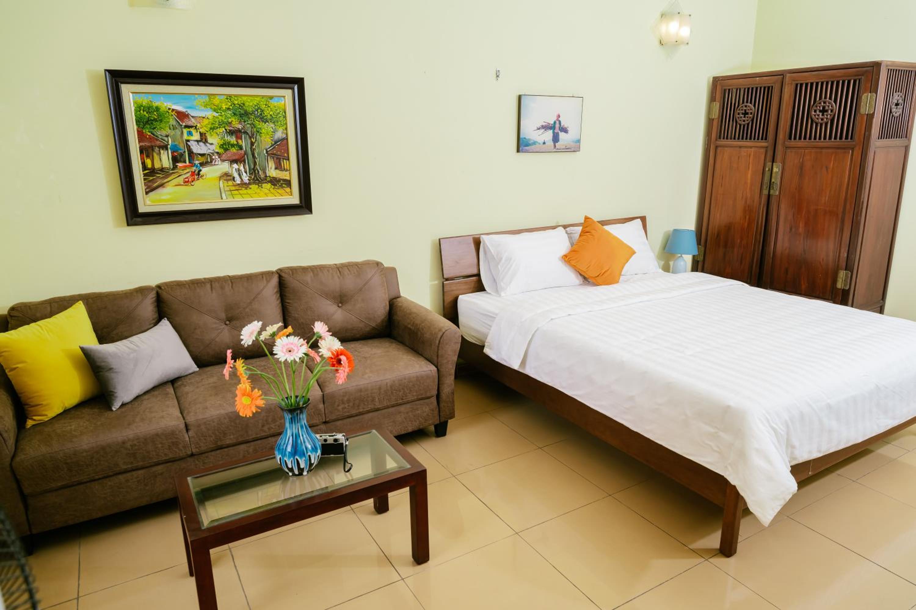 Hola House Hanoi