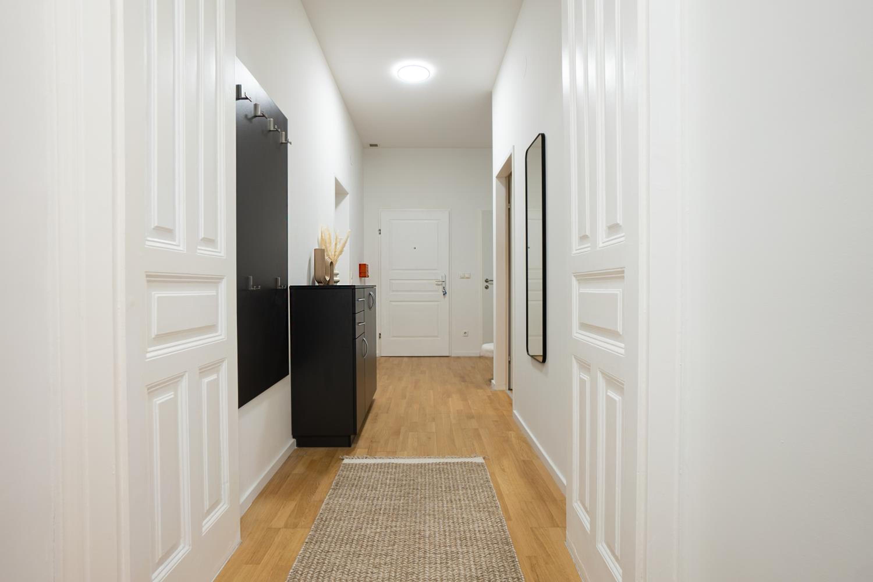 Aesthetic newly renovated apartment located near Belvedere Castle, 15 minutes from Stephansplatz