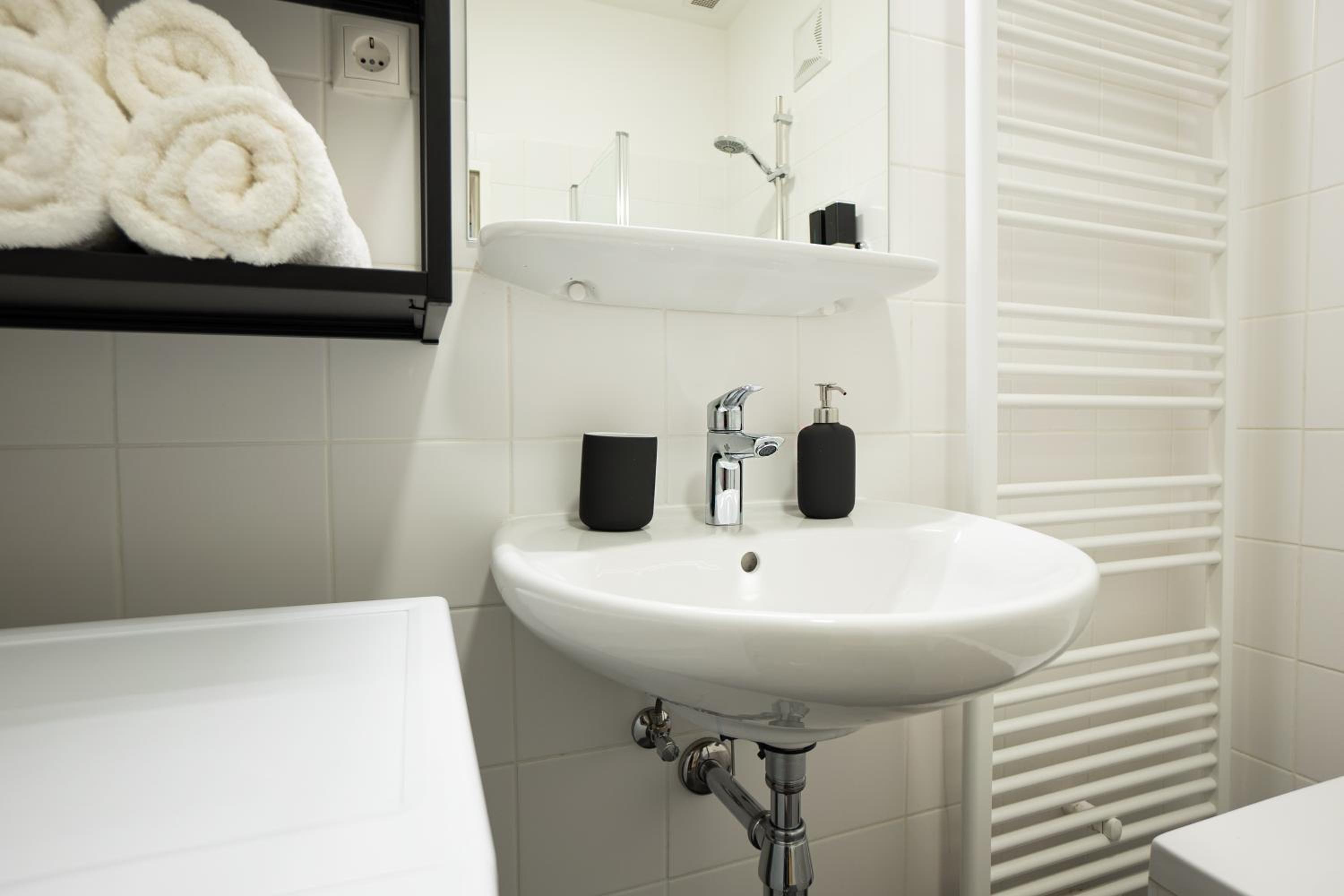 Aesthetic newly renovated apartment located near Belvedere Castle, 15 minutes from Stephansplatz