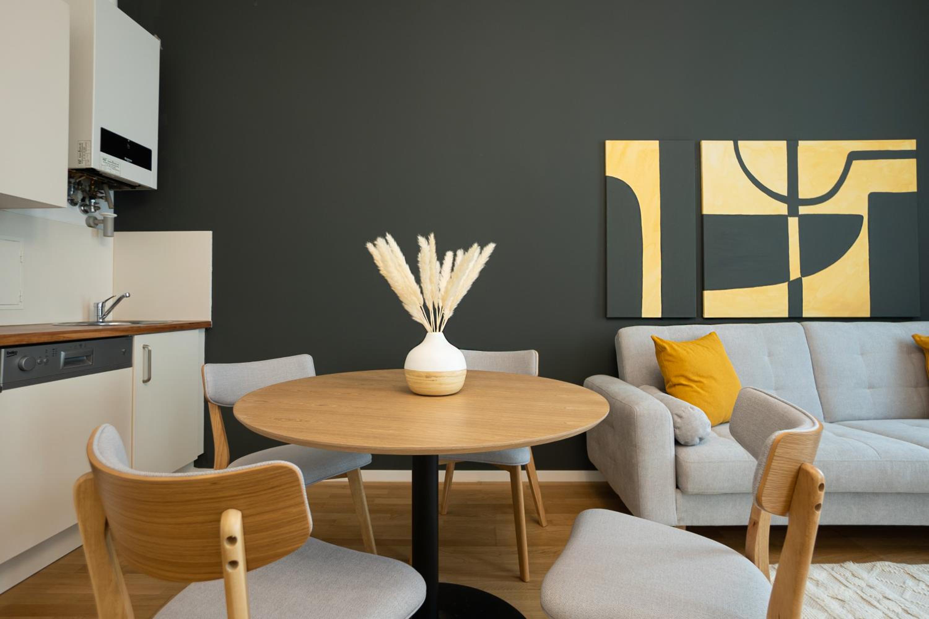 Aesthetic newly renovated apartment located near Belvedere Castle, 15 minutes from Stephansplatz