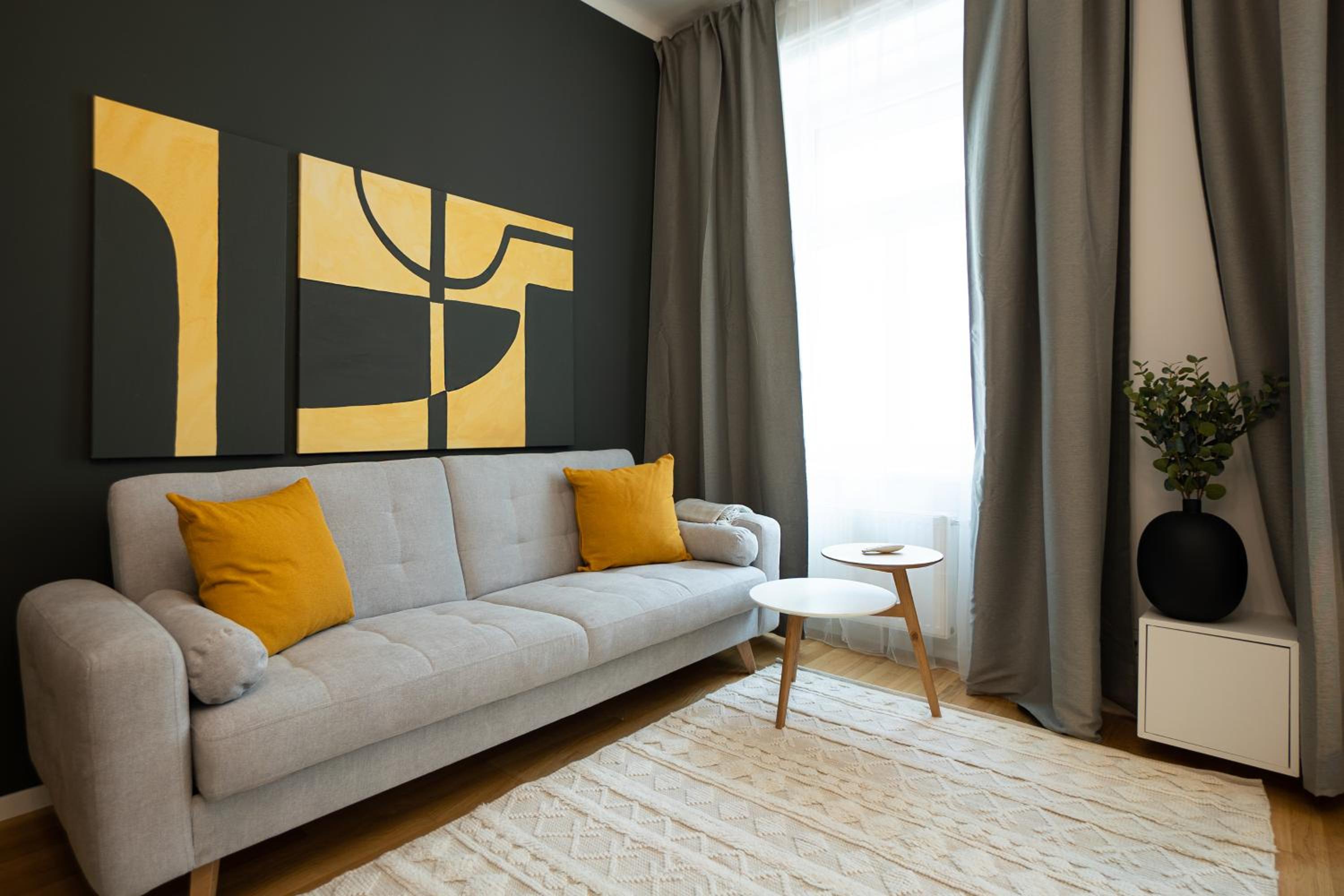 Aesthetic newly renovated apartment located near Belvedere Castle, 15 minutes from Stephansplatz