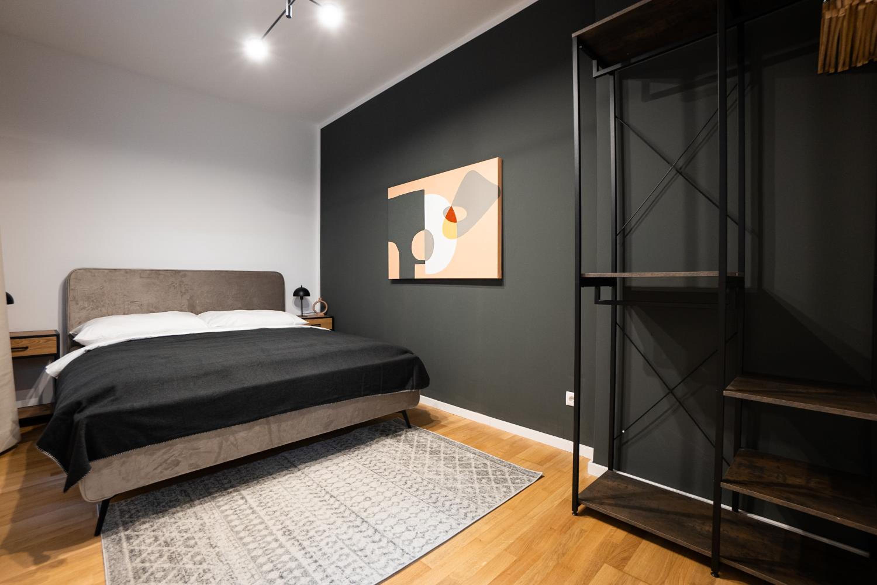 Aesthetic newly renovated apartment located near Belvedere Castle, 15 minutes from Stephansplatz