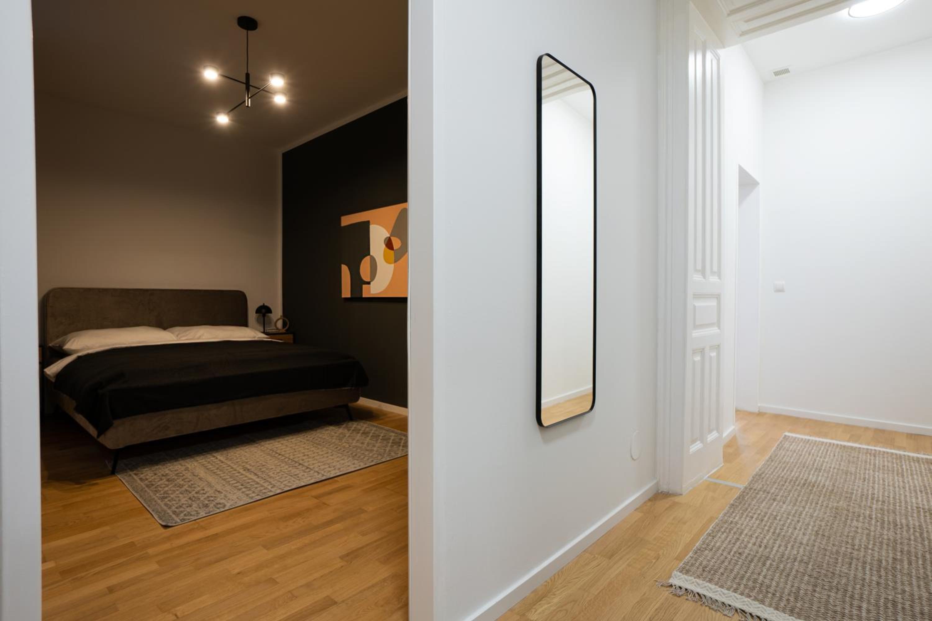 Aesthetic newly renovated apartment located near Belvedere Castle, 15 minutes from Stephansplatz