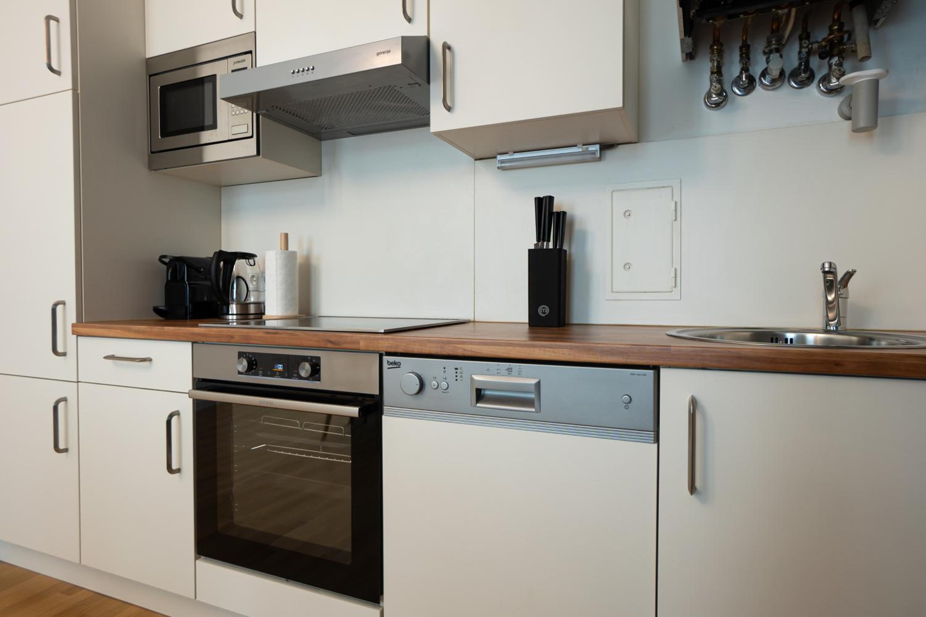 Aesthetic newly renovated apartment located near Belvedere Castle, 15 minutes from Stephansplatz