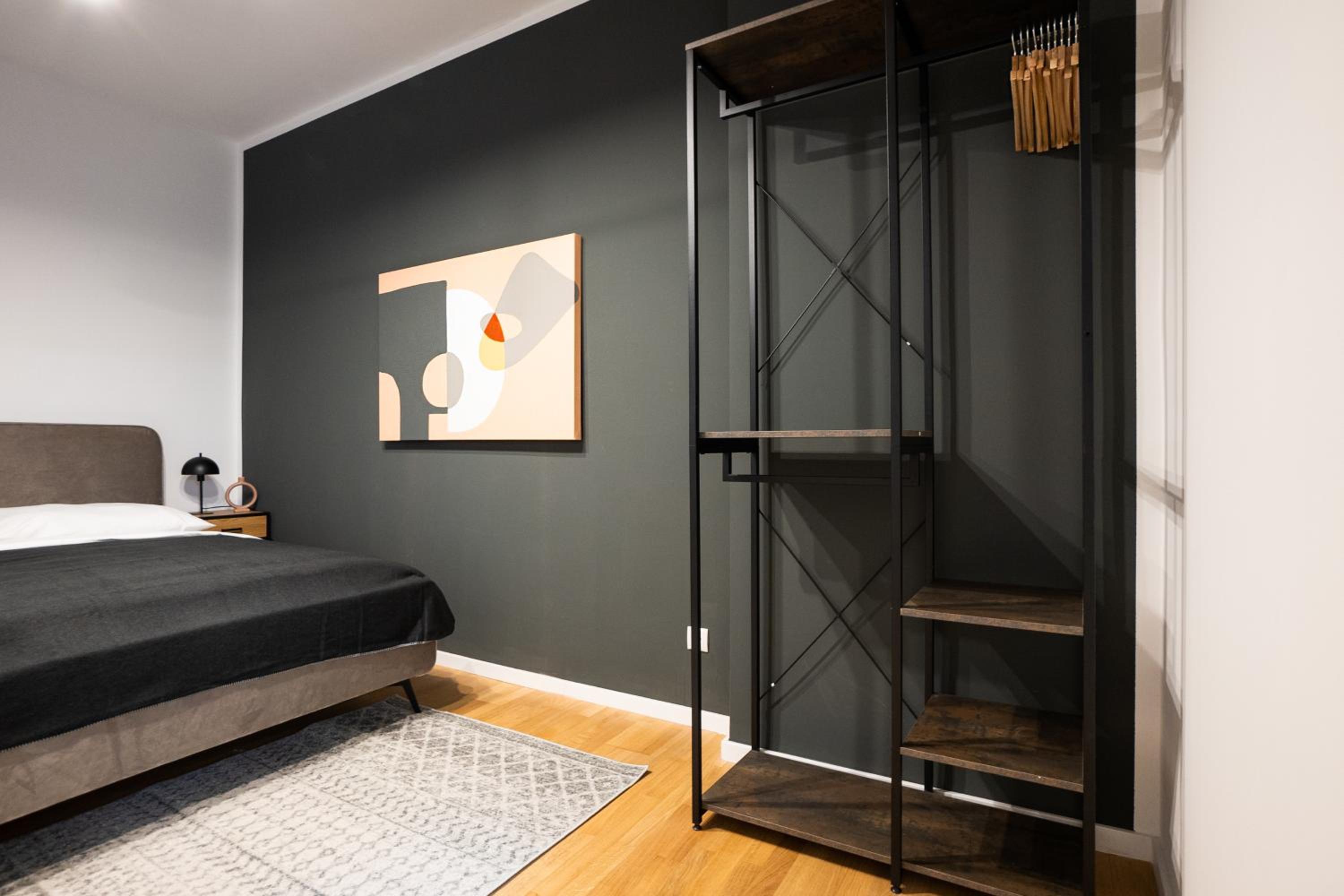 Aesthetic newly renovated apartment located near Belvedere Castle, 15 minutes from Stephansplatz