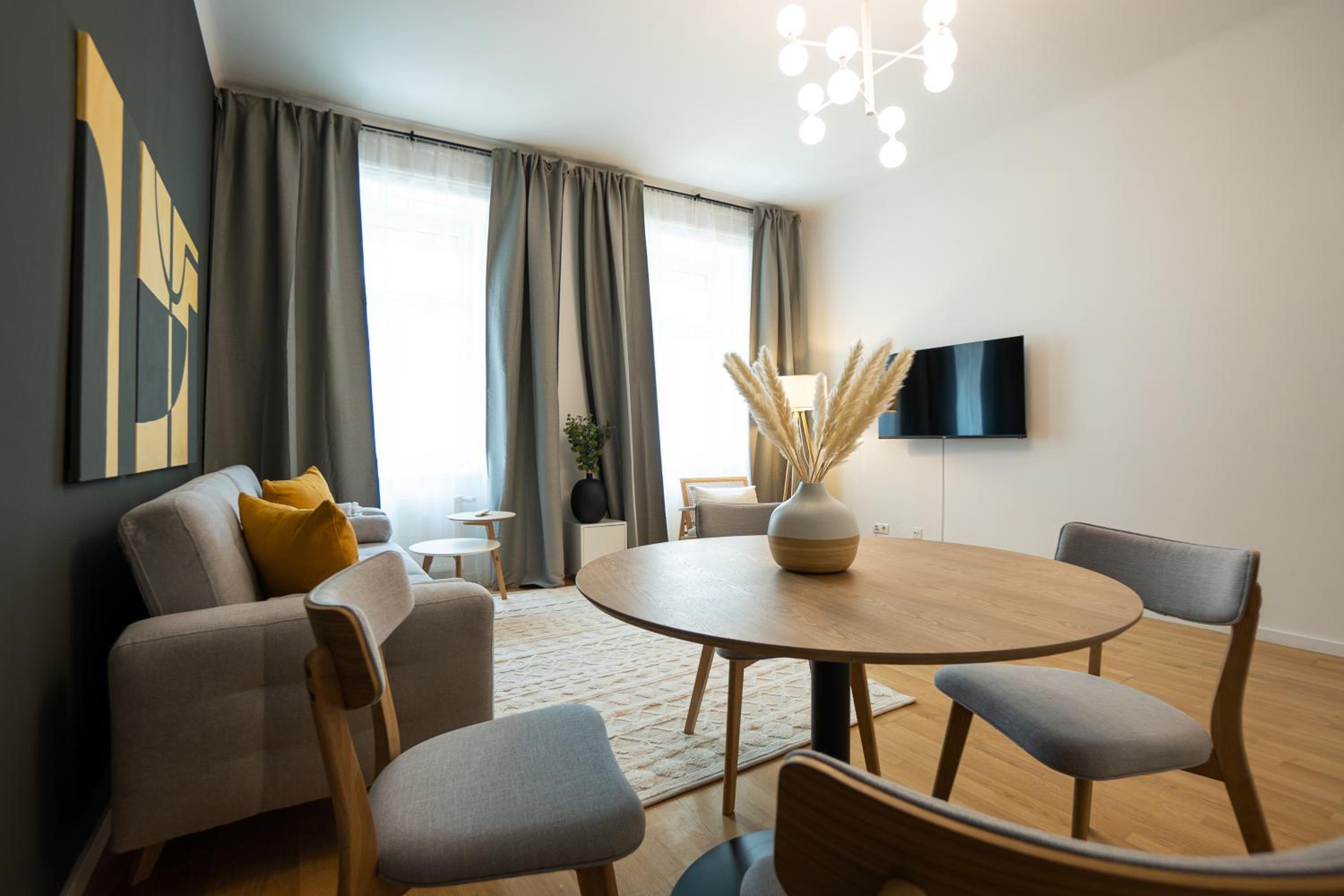 Aesthetic newly renovated apartment located near Belvedere Castle, 15 minutes from Stephansplatz