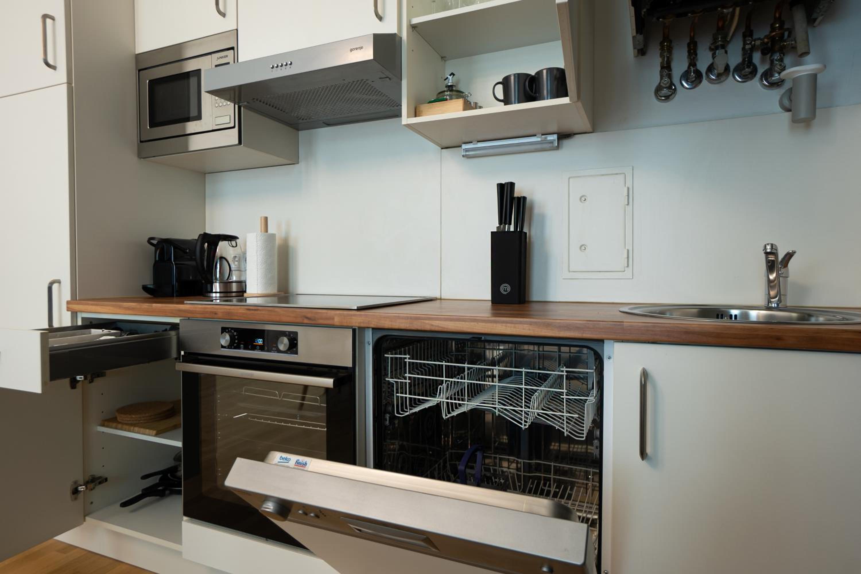 Aesthetic newly renovated apartment located near Belvedere Castle, 15 minutes from Stephansplatz