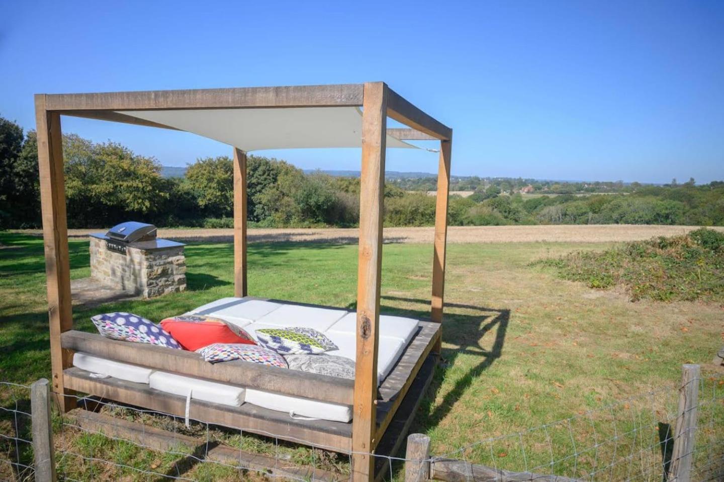 The Barn House - Swimming Pond,Jacuzzi,Chicks! view 4