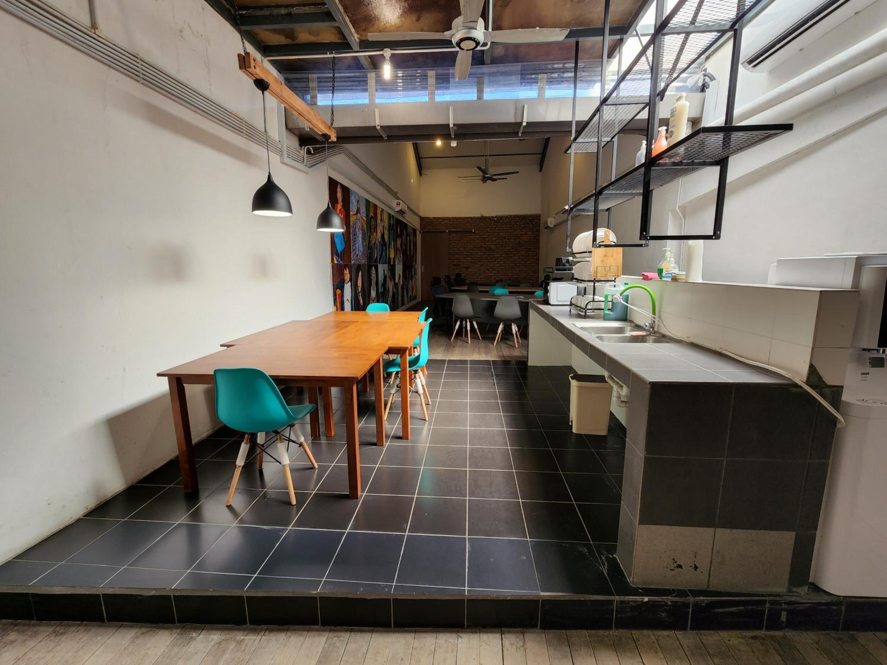 Upspot Kuching Waterfront Premium Hostel