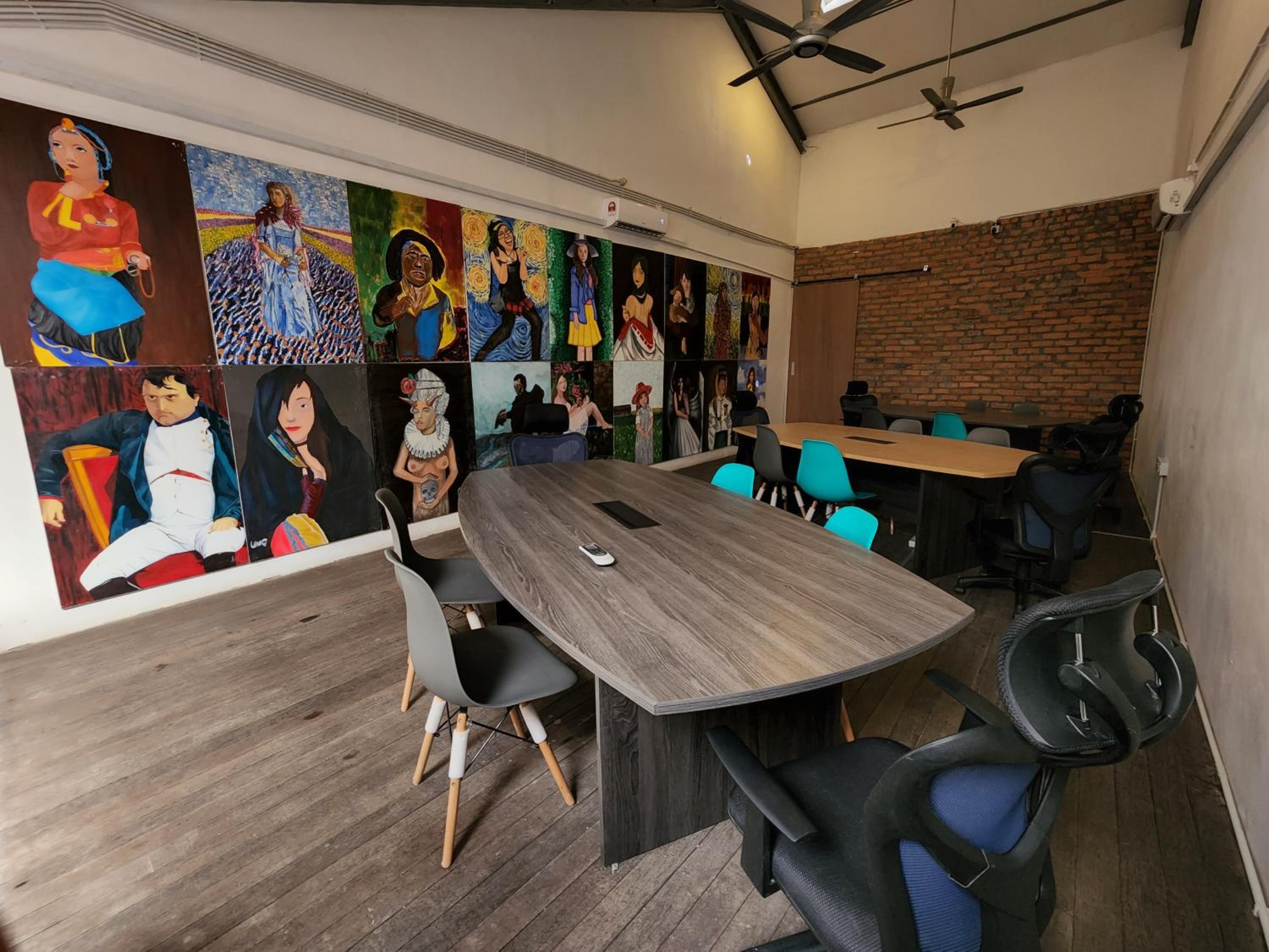 Upspot Kuching Waterfront Premium Hostel