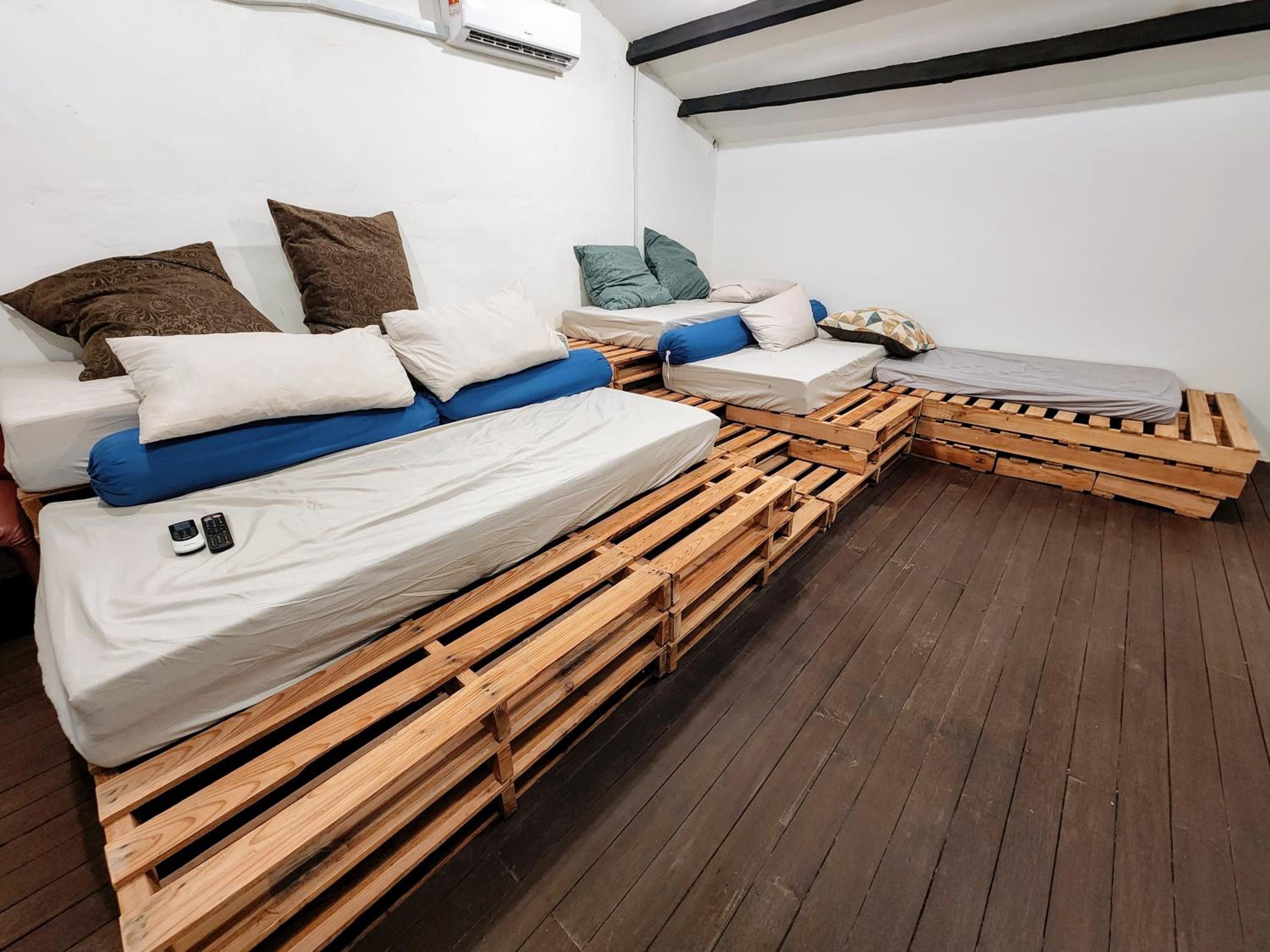 Upspot Kuching Waterfront Premium Hostel