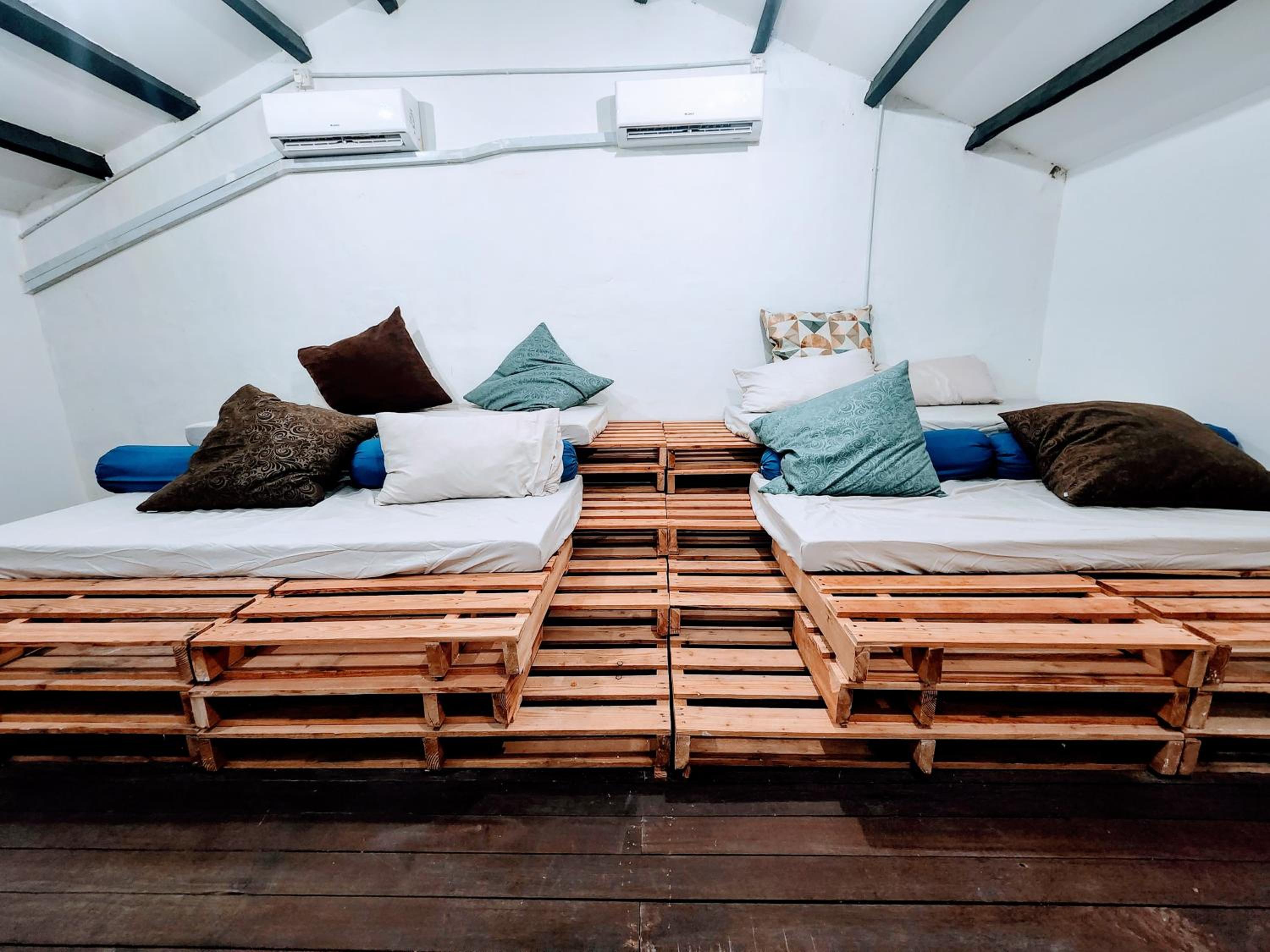 Upspot Kuching Waterfront Premium Hostel