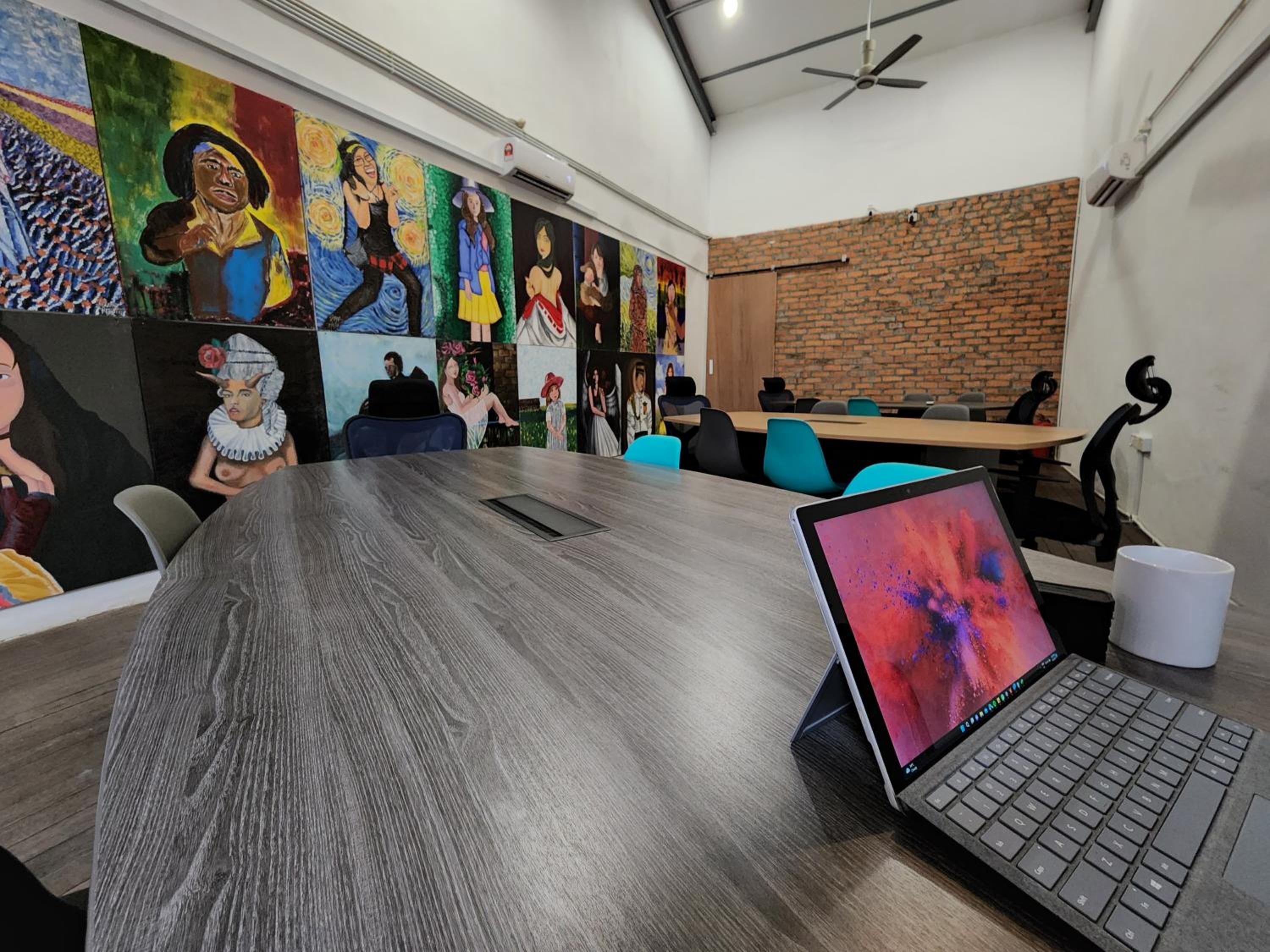 Upspot Kuching Waterfront Premium Hostel