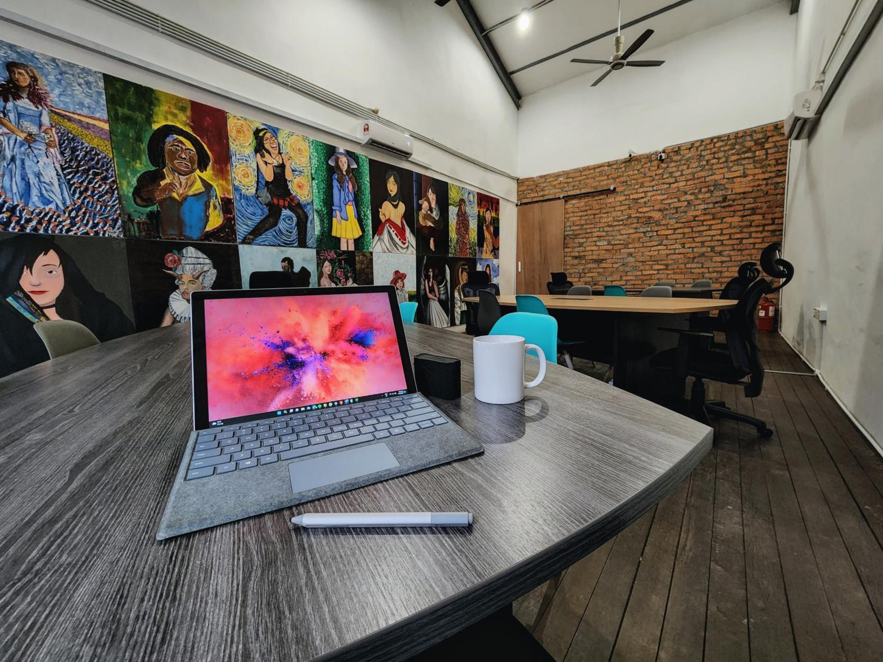 Upspot Kuching Waterfront Premium Hostel