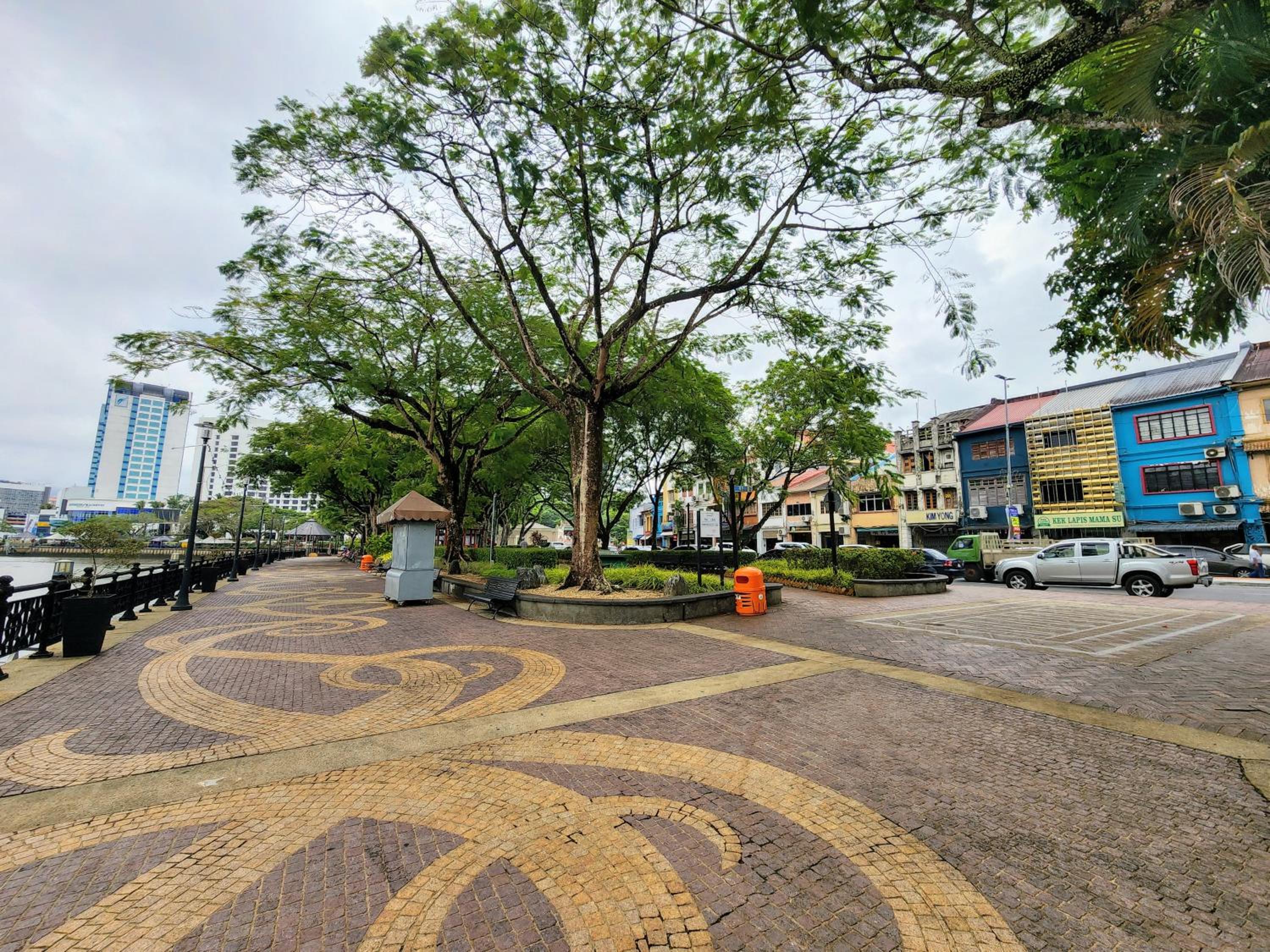 Upspot Kuching Waterfront Premium Hostel