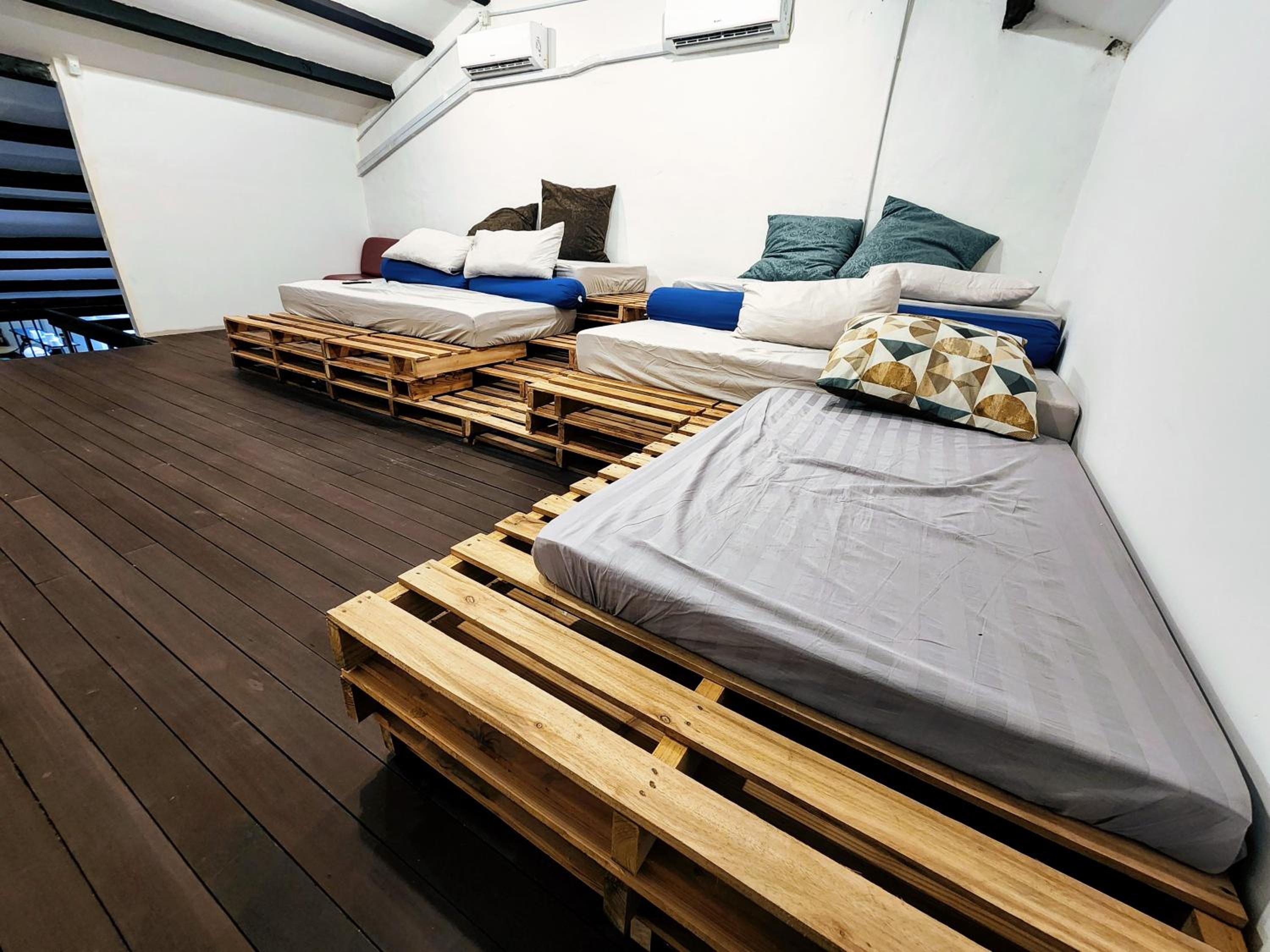 Upspot Kuching Waterfront Premium Hostel