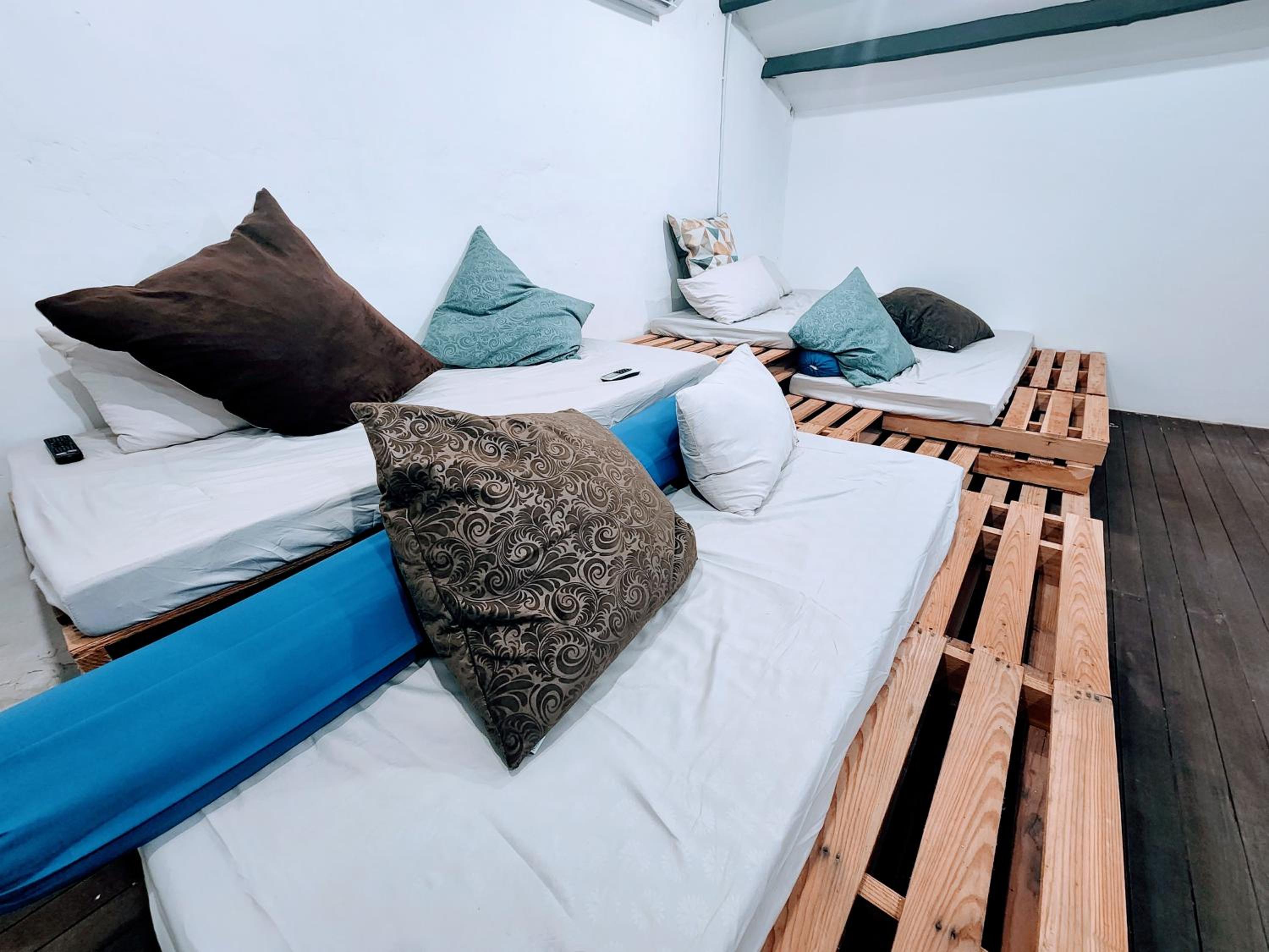 Upspot Kuching Waterfront Premium Hostel