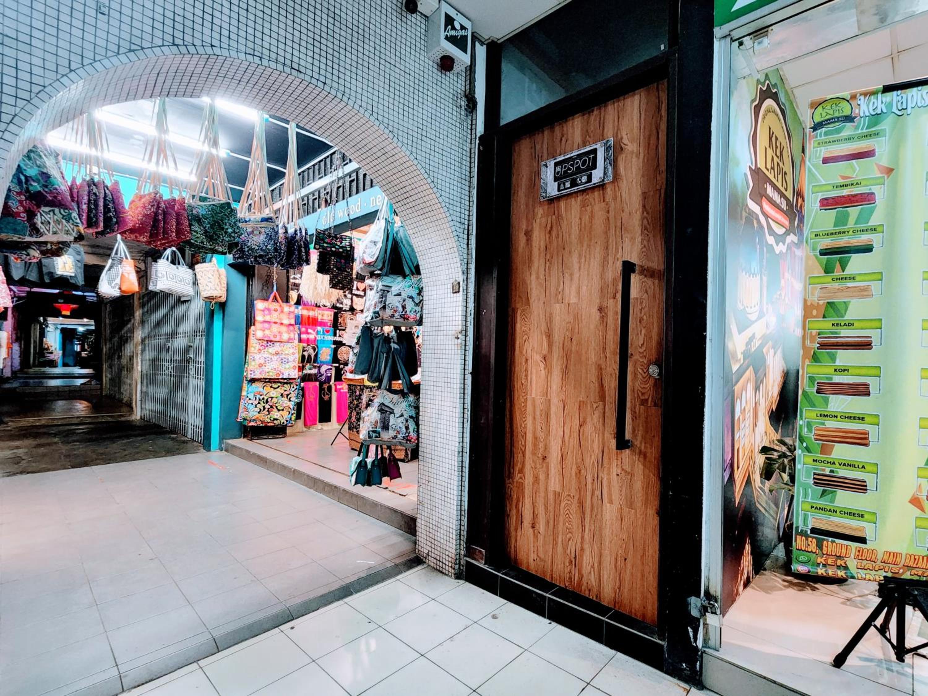 Upspot Kuching Waterfront Premium Hostel