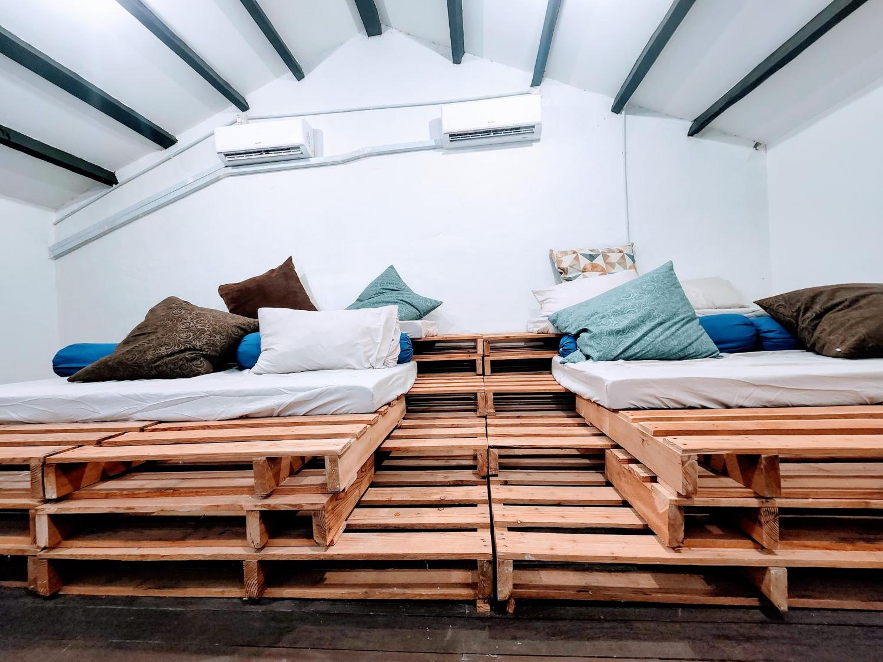 Upspot Kuching Waterfront Premium Hostel