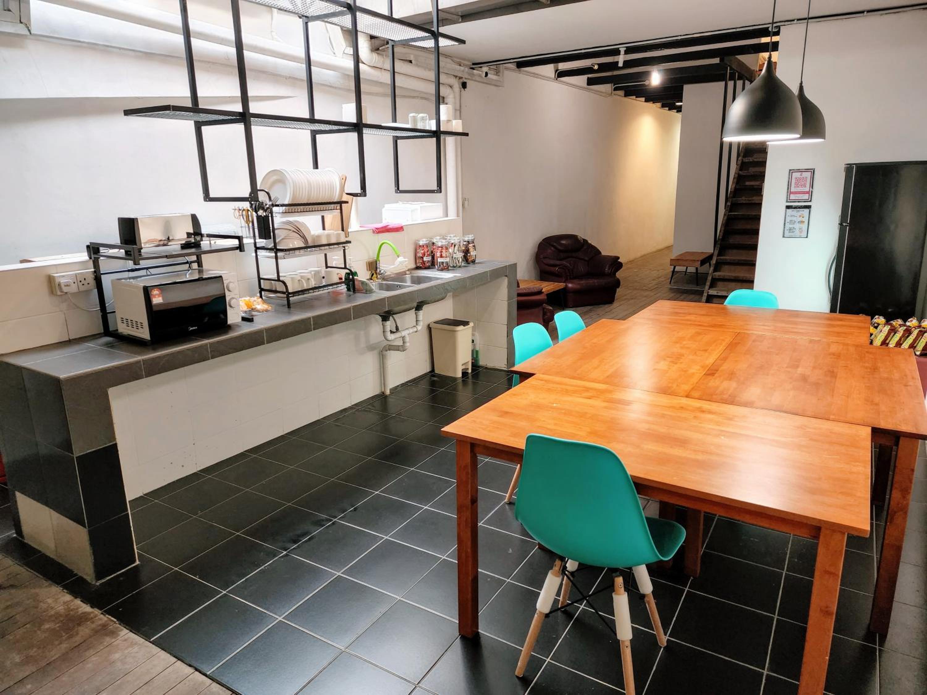 Upspot Kuching Waterfront Premium Hostel