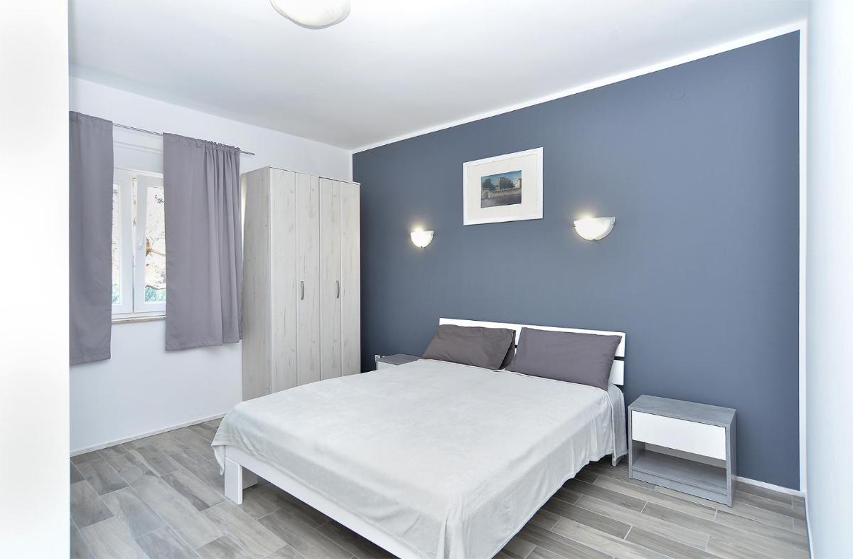 Apartment Dragomir 1052 view 5