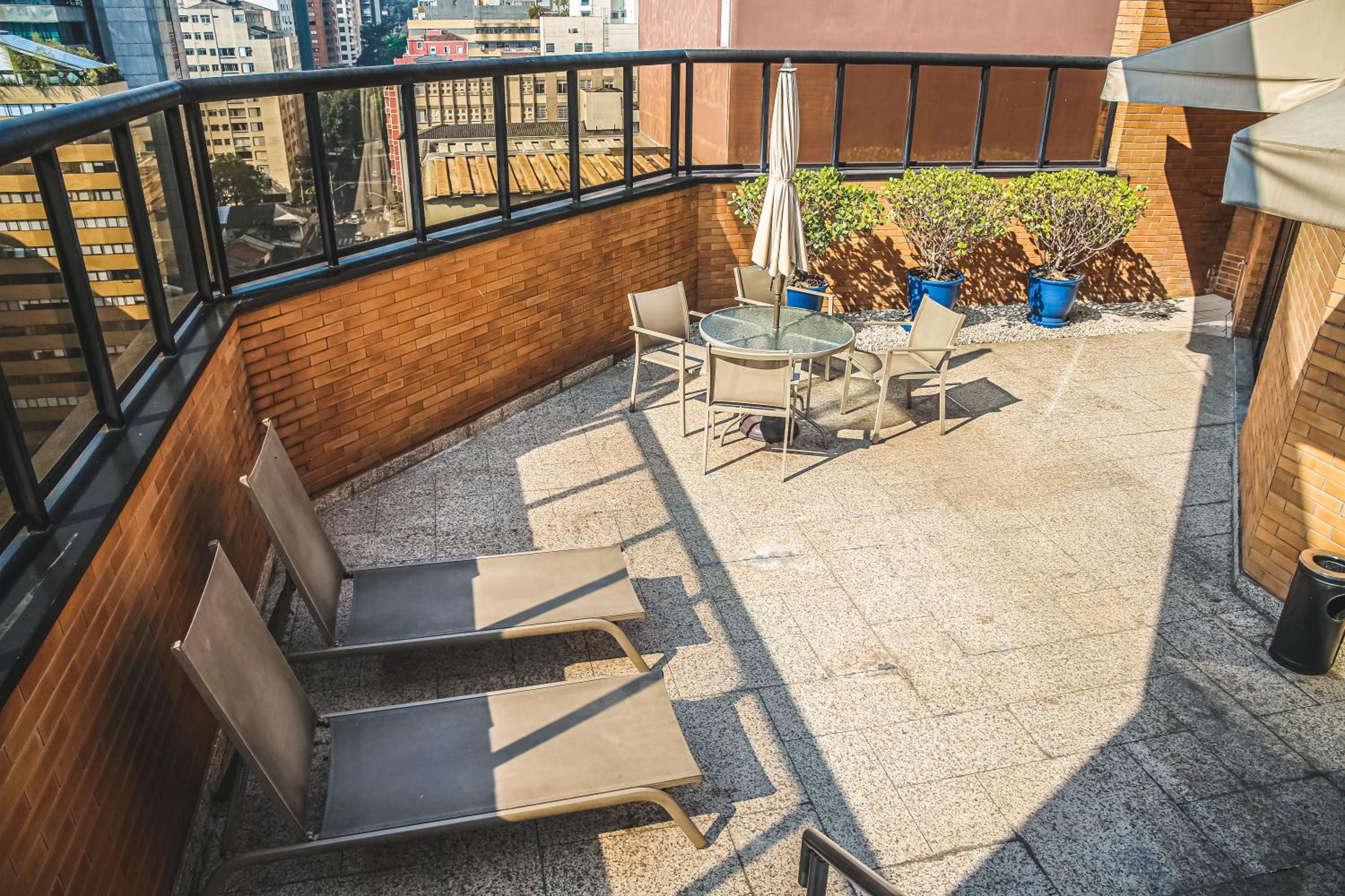 Flat completo nos Jardins