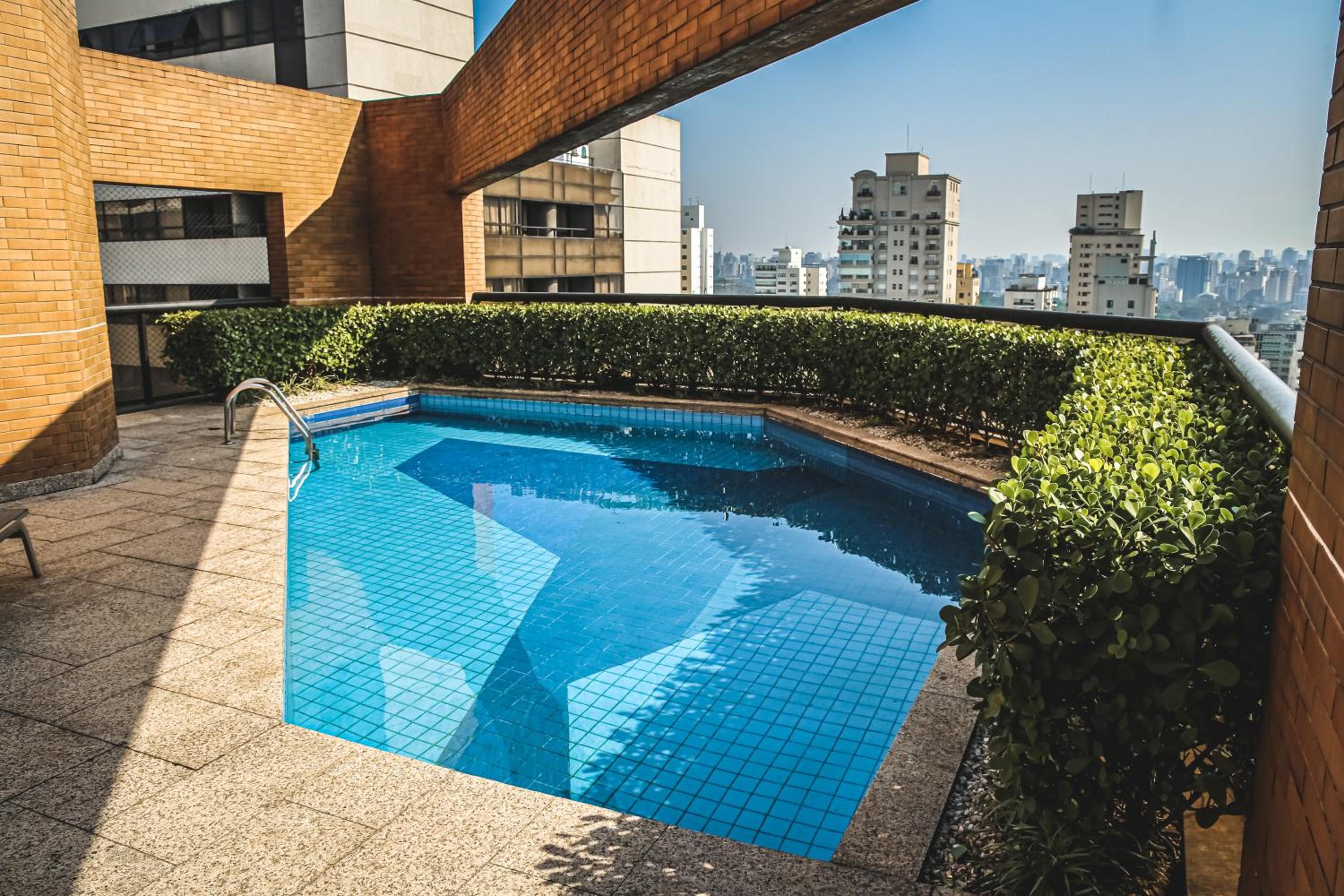 Flat completo nos Jardins