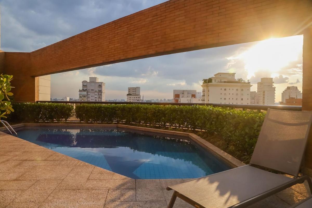 Flat completo nos Jardins