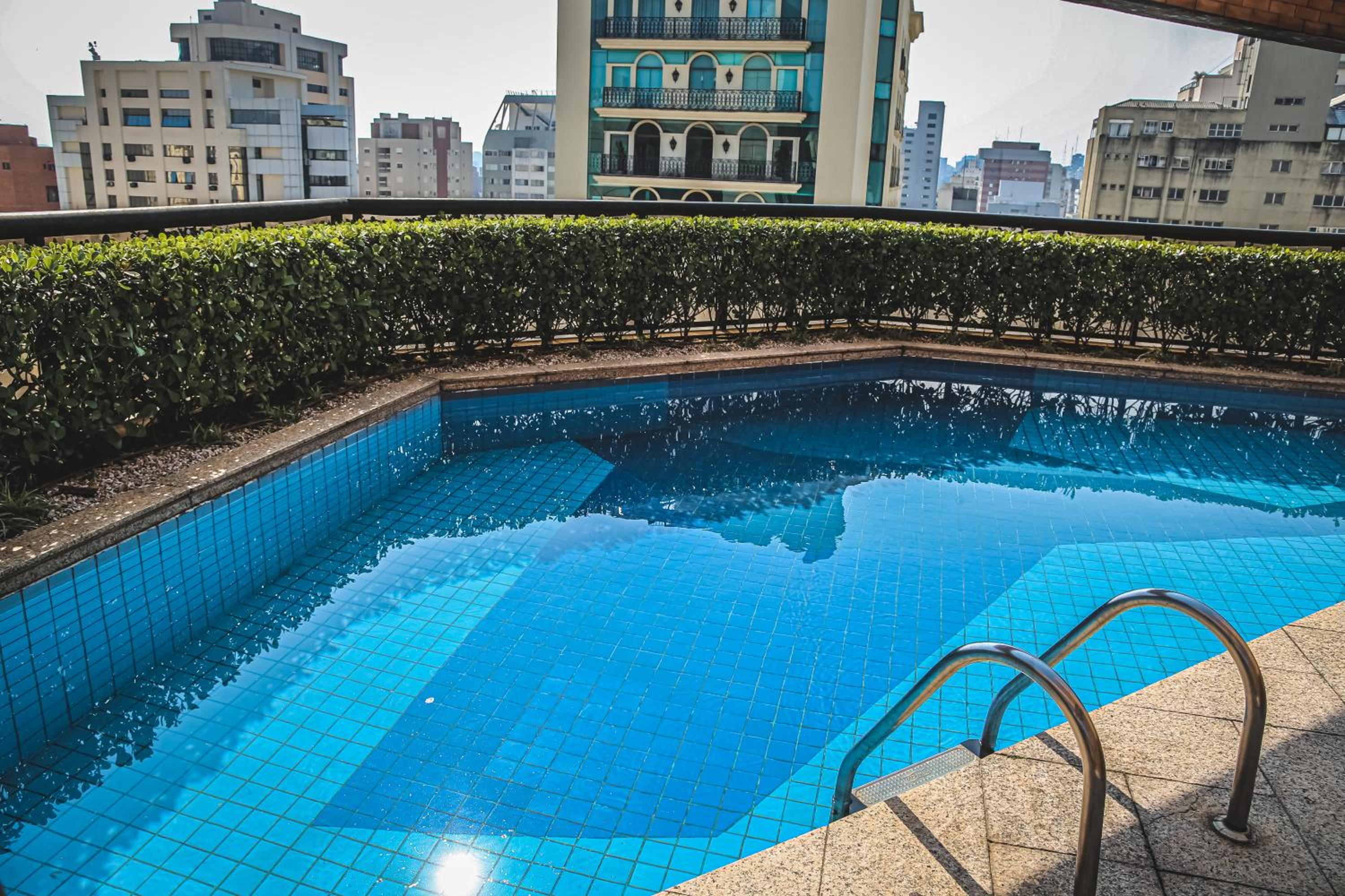 Flat completo nos Jardins