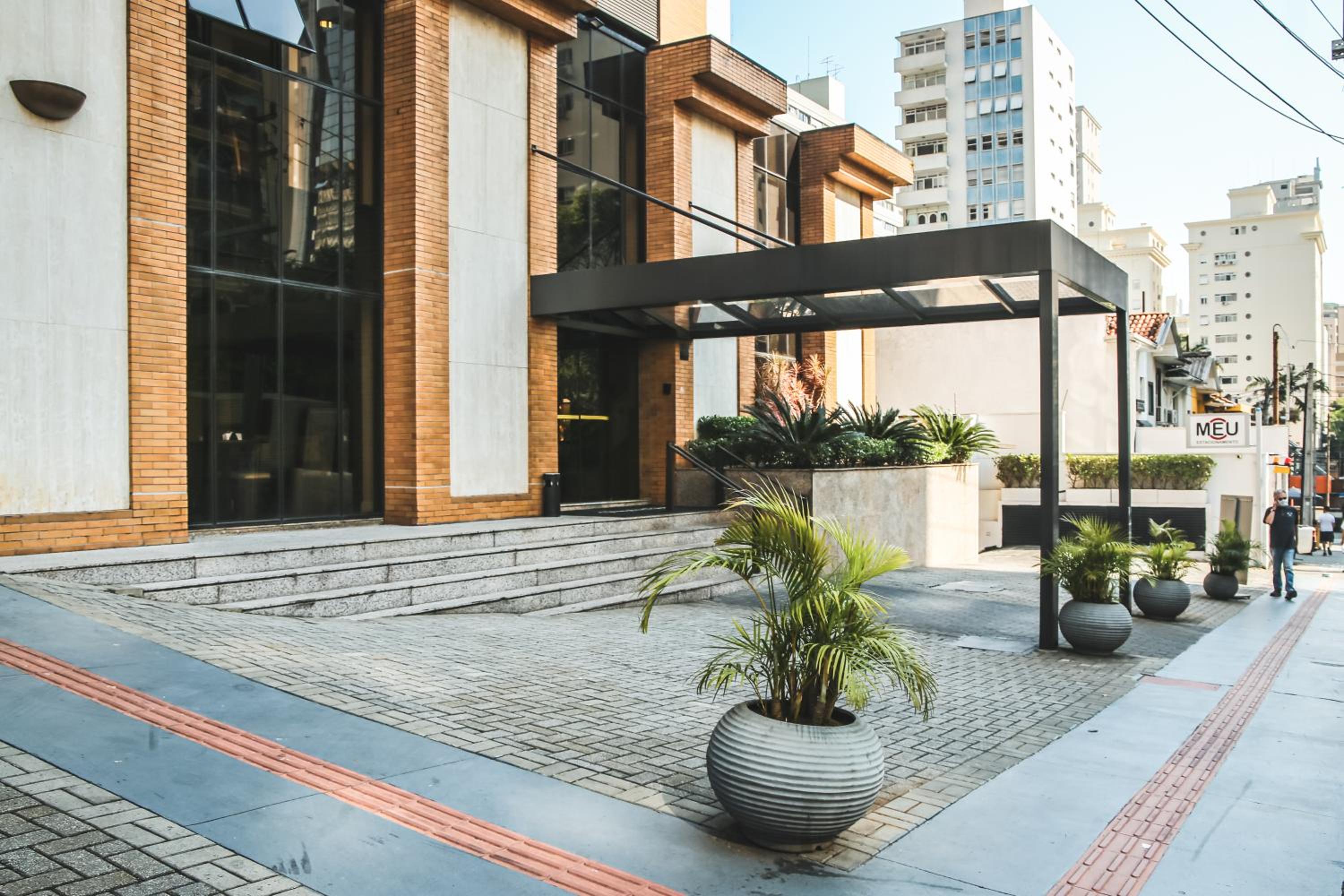 Flat completo nos Jardins