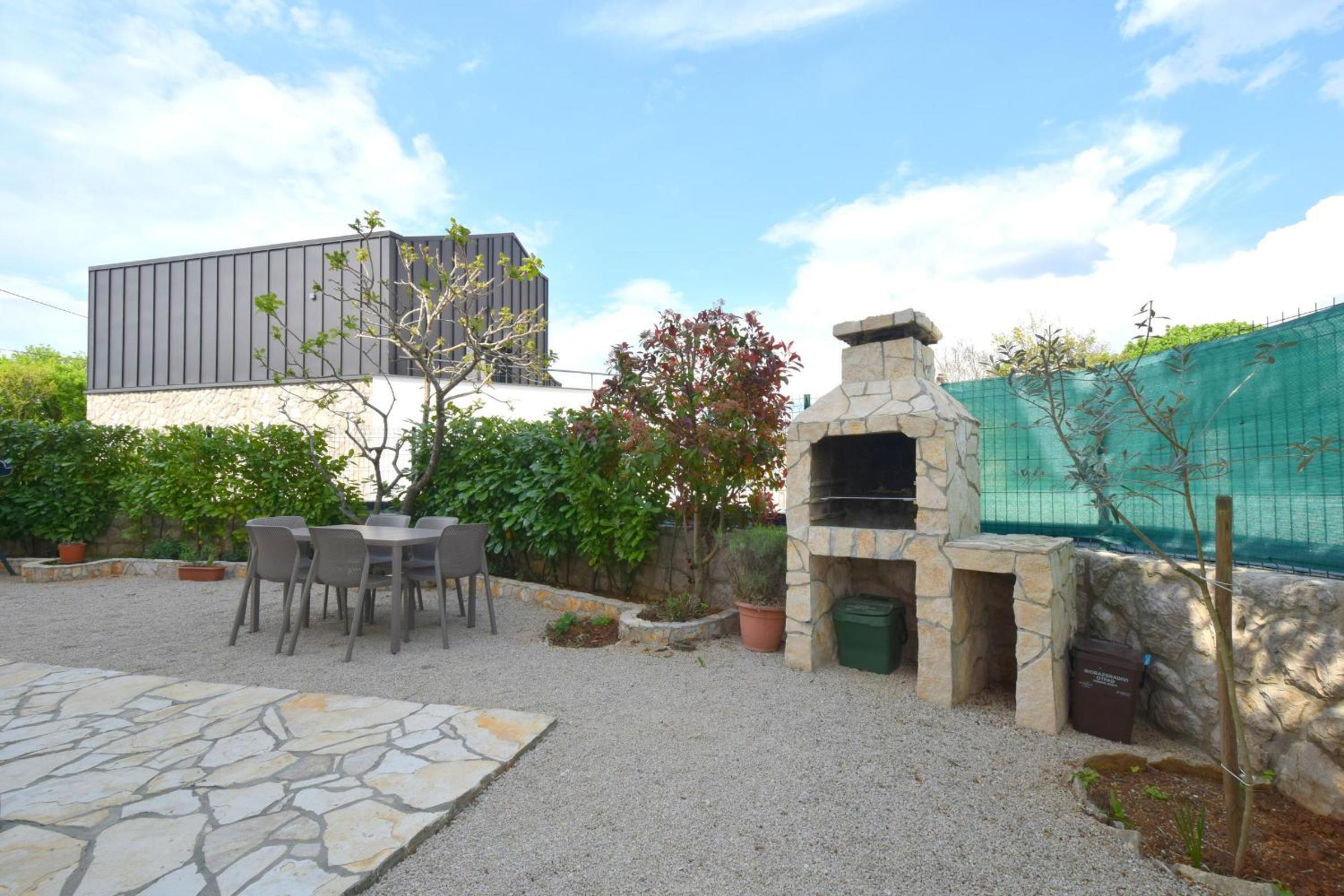 Apartments and Rooms Letizia view 3