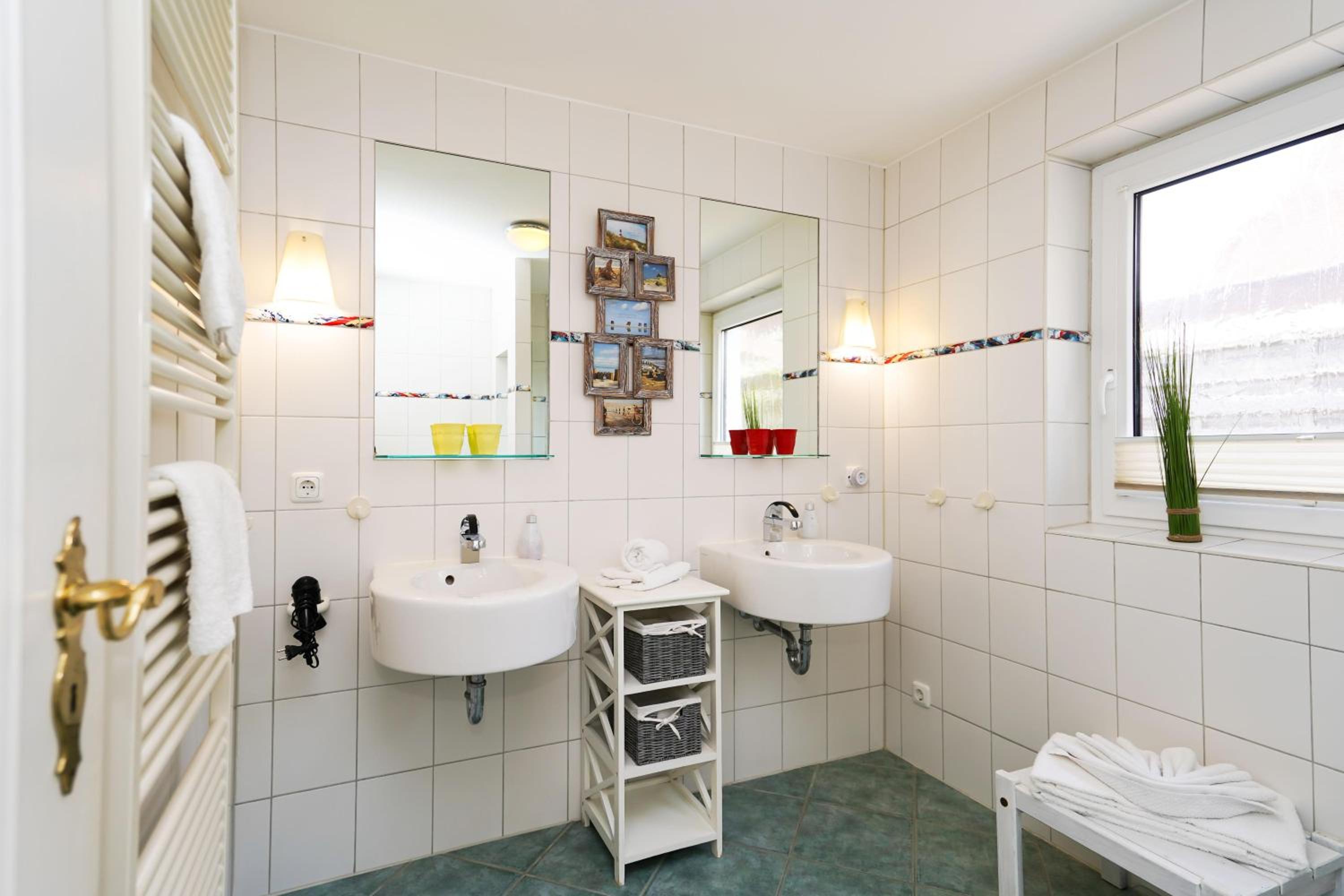 Silwai EG en Tinnum — bathroom