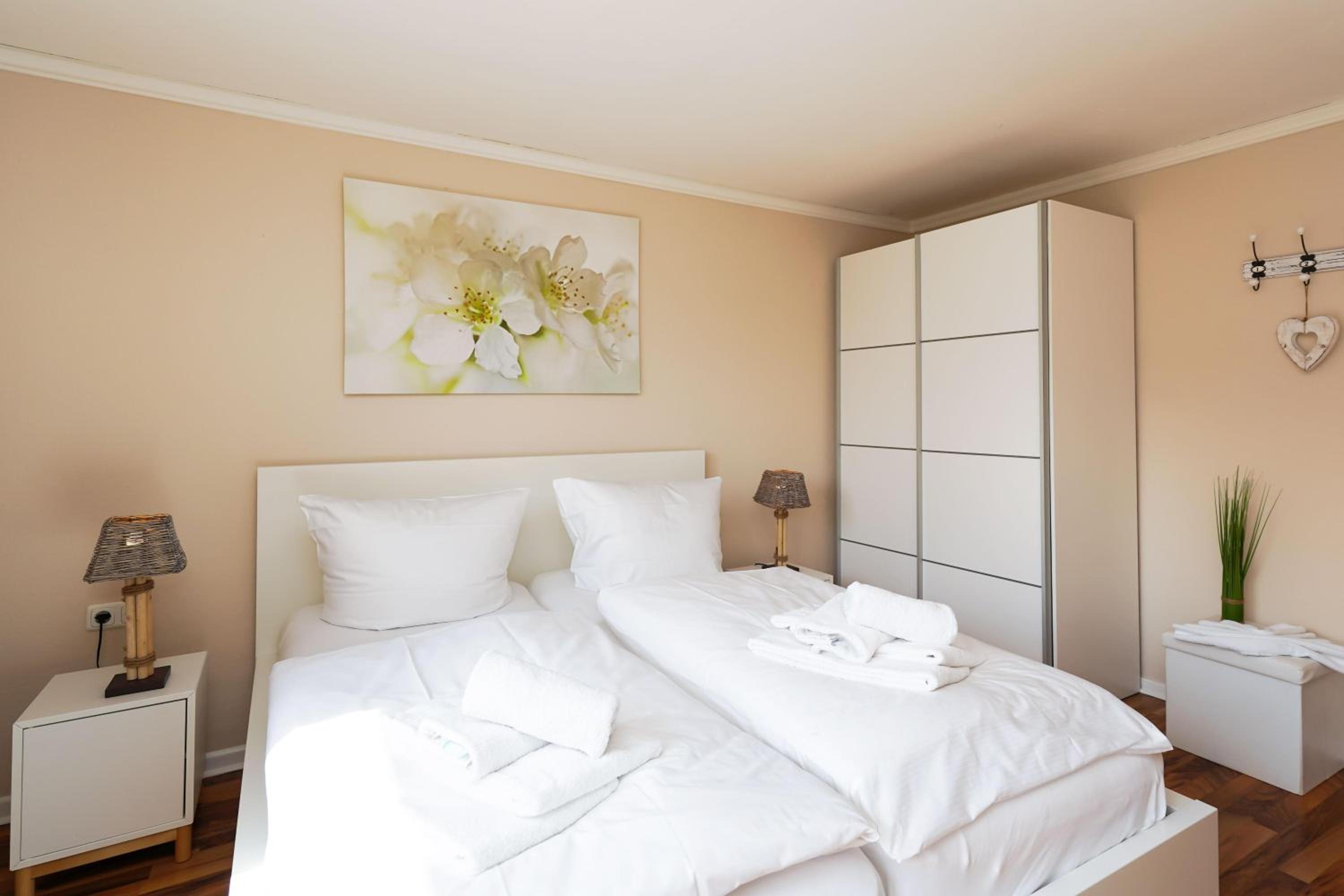 Silwai EG en Tinnum — hotel room