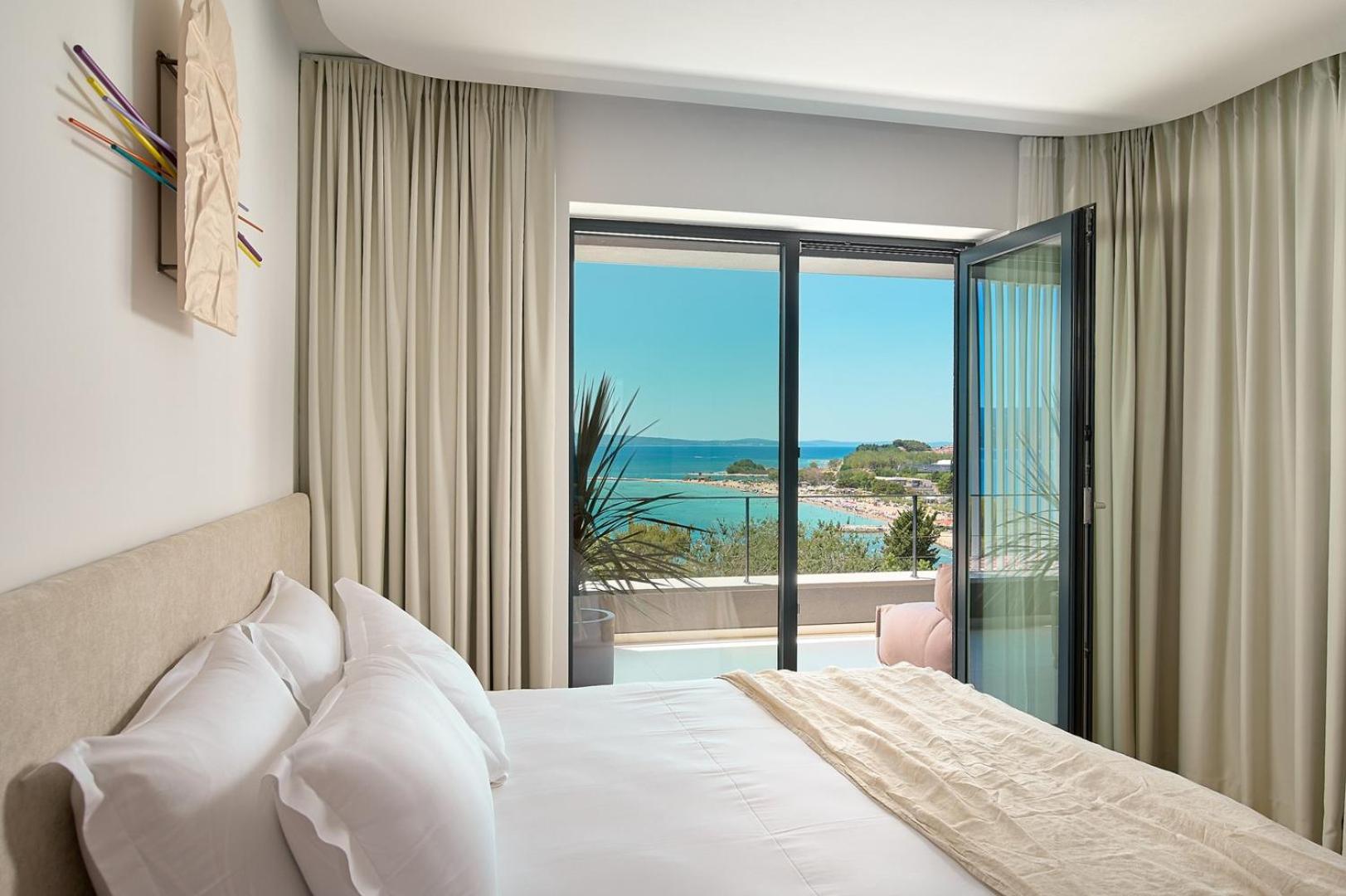 Seaview Villa Flora - Heated pool and Spa