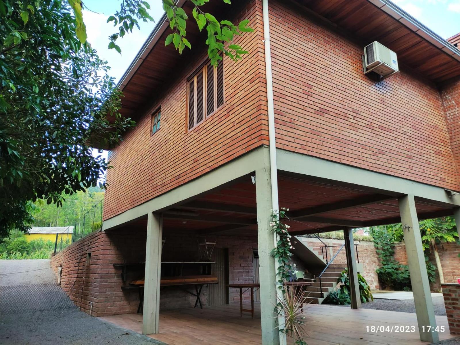 Casa de campo com acesso ao Rio